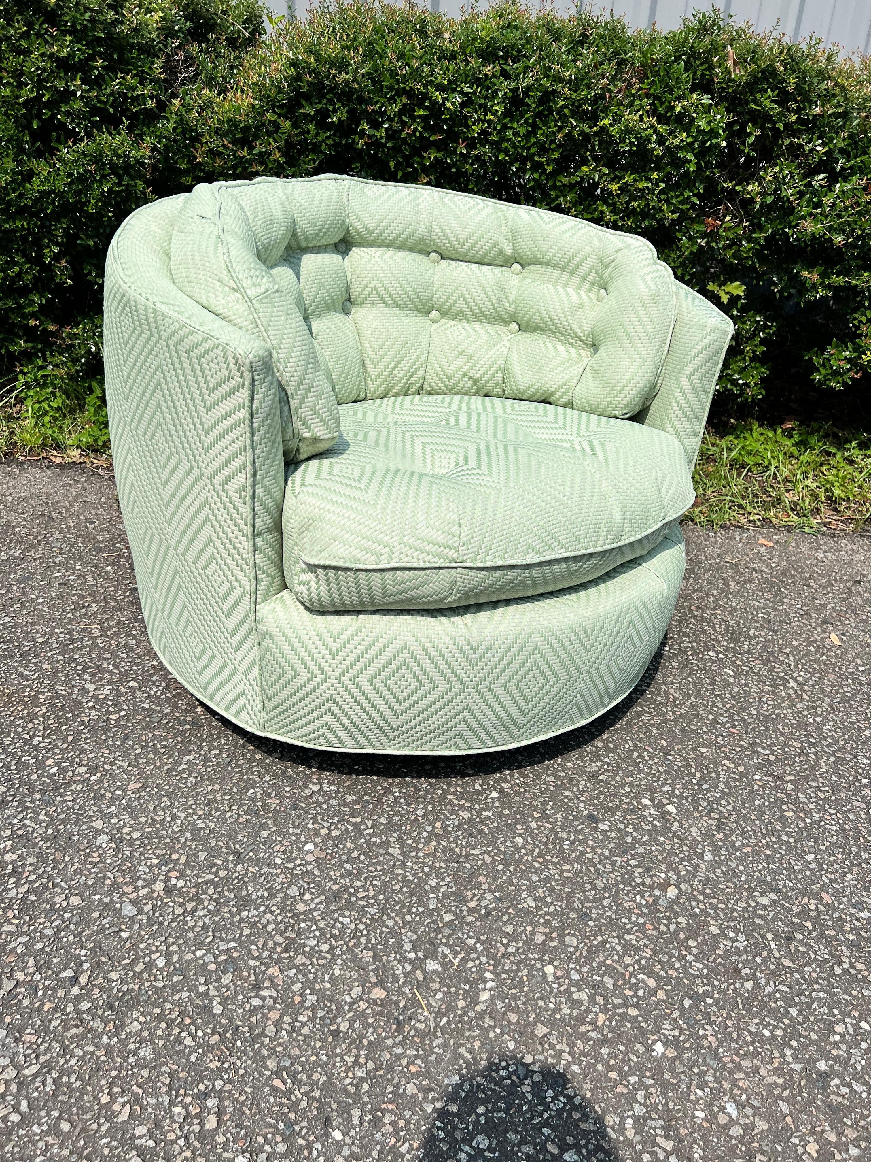 20th Century Newly Upholstered Milo Baughman Style Swivel Tub Chair With Quilted Barrel Back For Sale