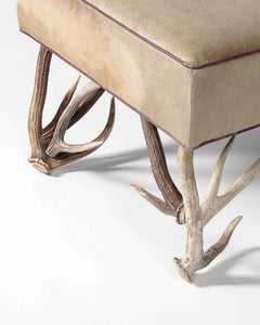 Ottoman récemment tapissé avec pieds en bois de cervidé, États-Unis