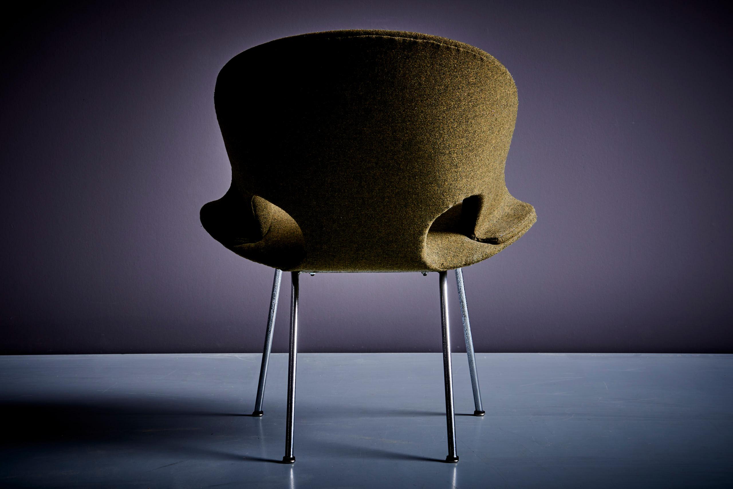 Fabric Newly Upholstered Pair of Model 350 Lounge Chair by Arno Votteler in Army Green For Sale