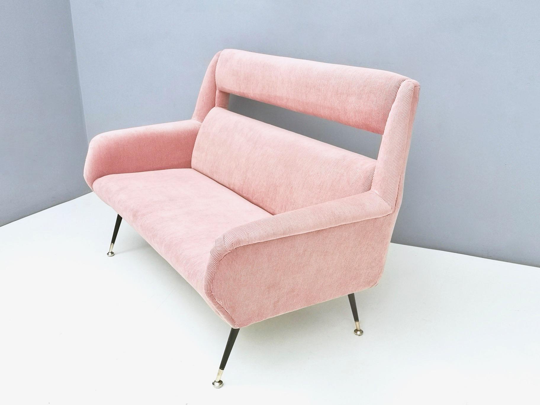 Mid-20th Century Newly Upholstered Pale Pink Velvet Sofa by Gigi Radice for Minotti, Italy, 1950s