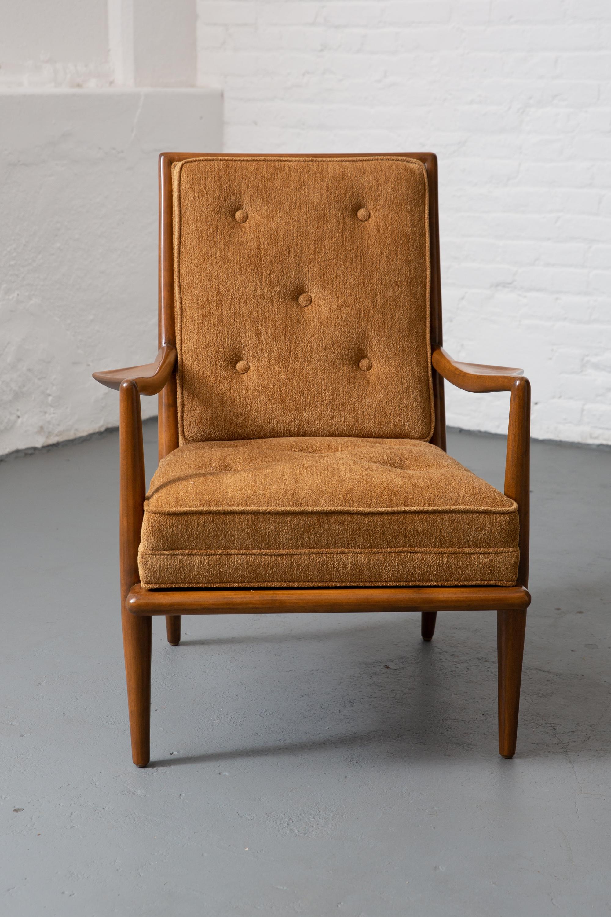 Stylish newly upholstered rare Robsjohn-Gibbings for Widdicomb Model 1716 armchair with wing arms and button tufting to seat and back. Single welting throughout. Tapered legs. Minor markings to arms and legs. Good original condition.
Measures: Arm