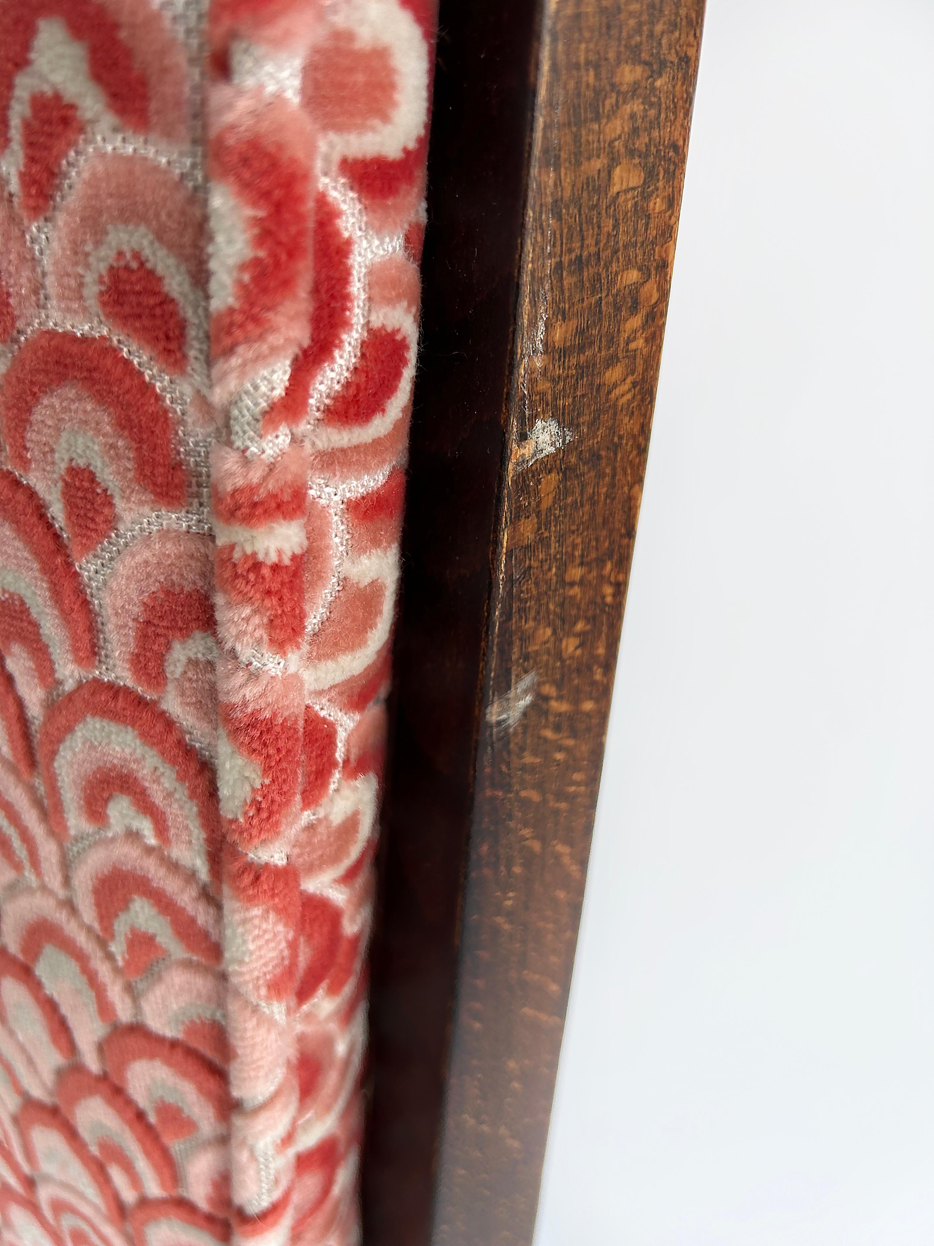 Ensemble récemment tapissé de 8 chaises de salle à manger Art déco provenant d'une propriété du sud de la Floride en vente 5