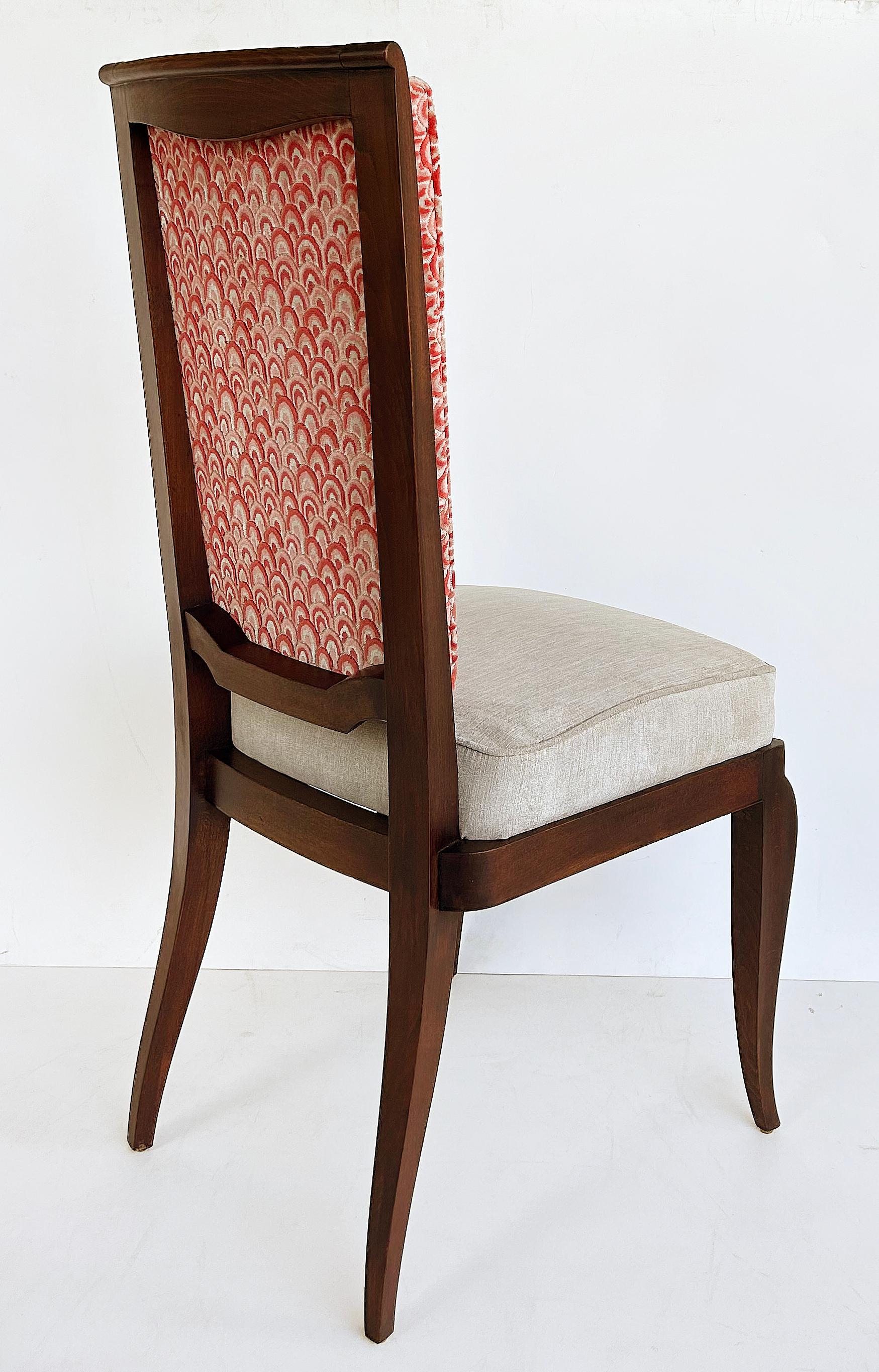 20ième siècle Ensemble récemment tapissé de 8 chaises de salle à manger Art déco provenant d'une propriété du sud de la Floride en vente