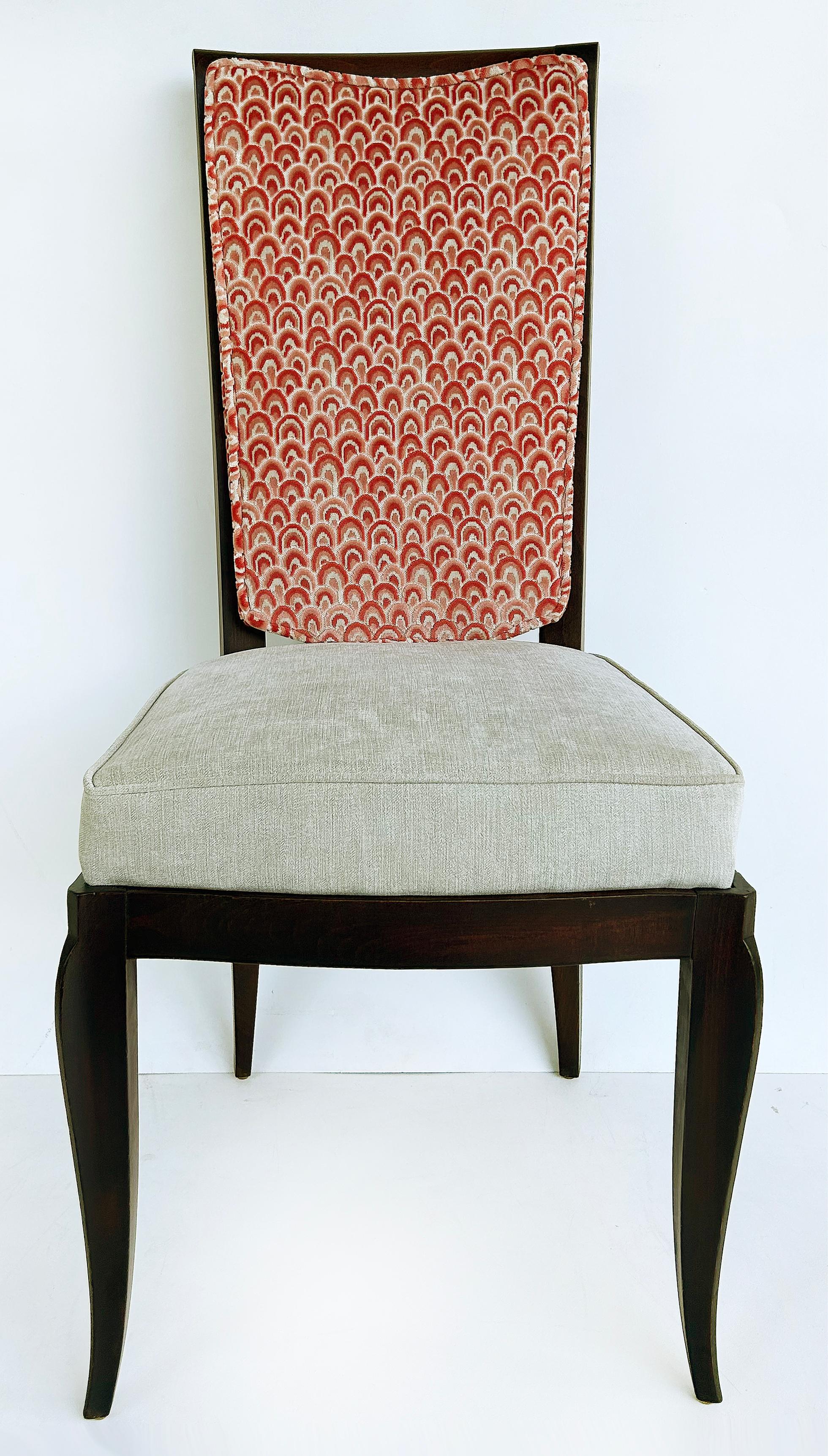 Tissu Ensemble récemment tapissé de 8 chaises de salle à manger Art déco provenant d'une propriété du sud de la Floride en vente