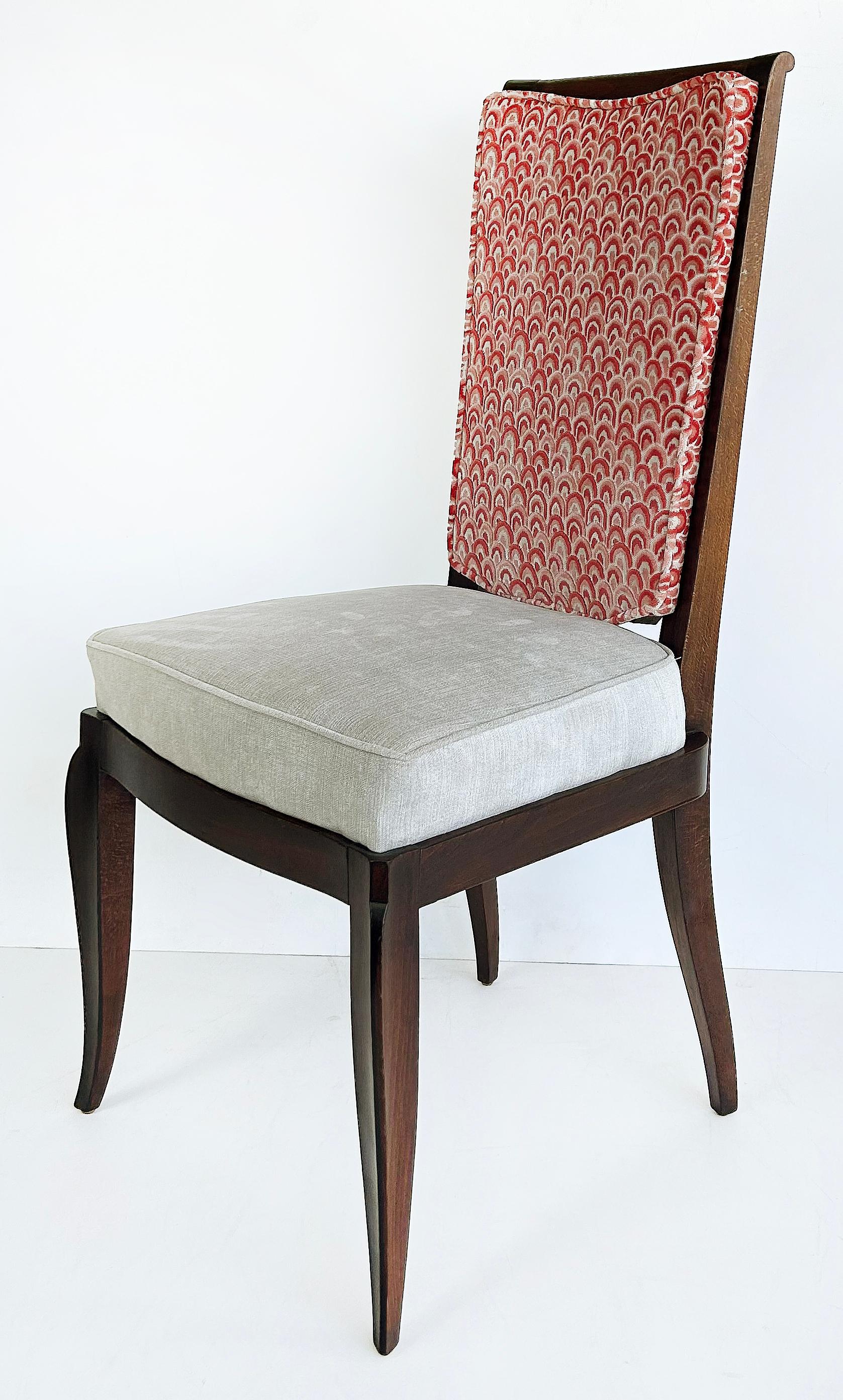 Ensemble récemment tapissé de 8 chaises de salle à manger Art déco provenant d'une propriété du sud de la Floride en vente 1