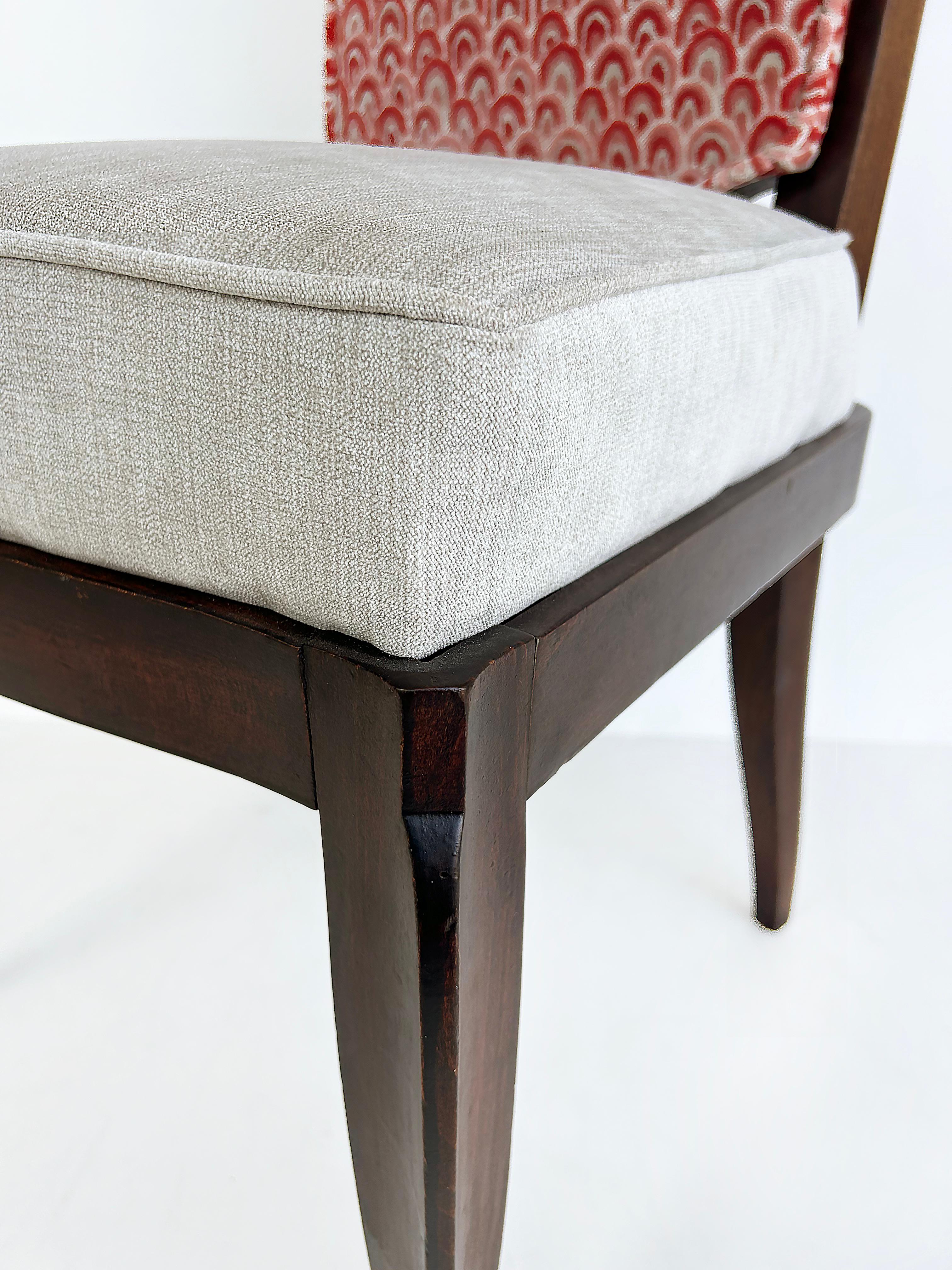 Ensemble récemment tapissé de 8 chaises de salle à manger Art déco provenant d'une propriété du sud de la Floride en vente 3