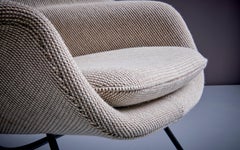 Newly upholstered Set of Eero Saarinen Womb Chair and Ottoman for Knoll, USA