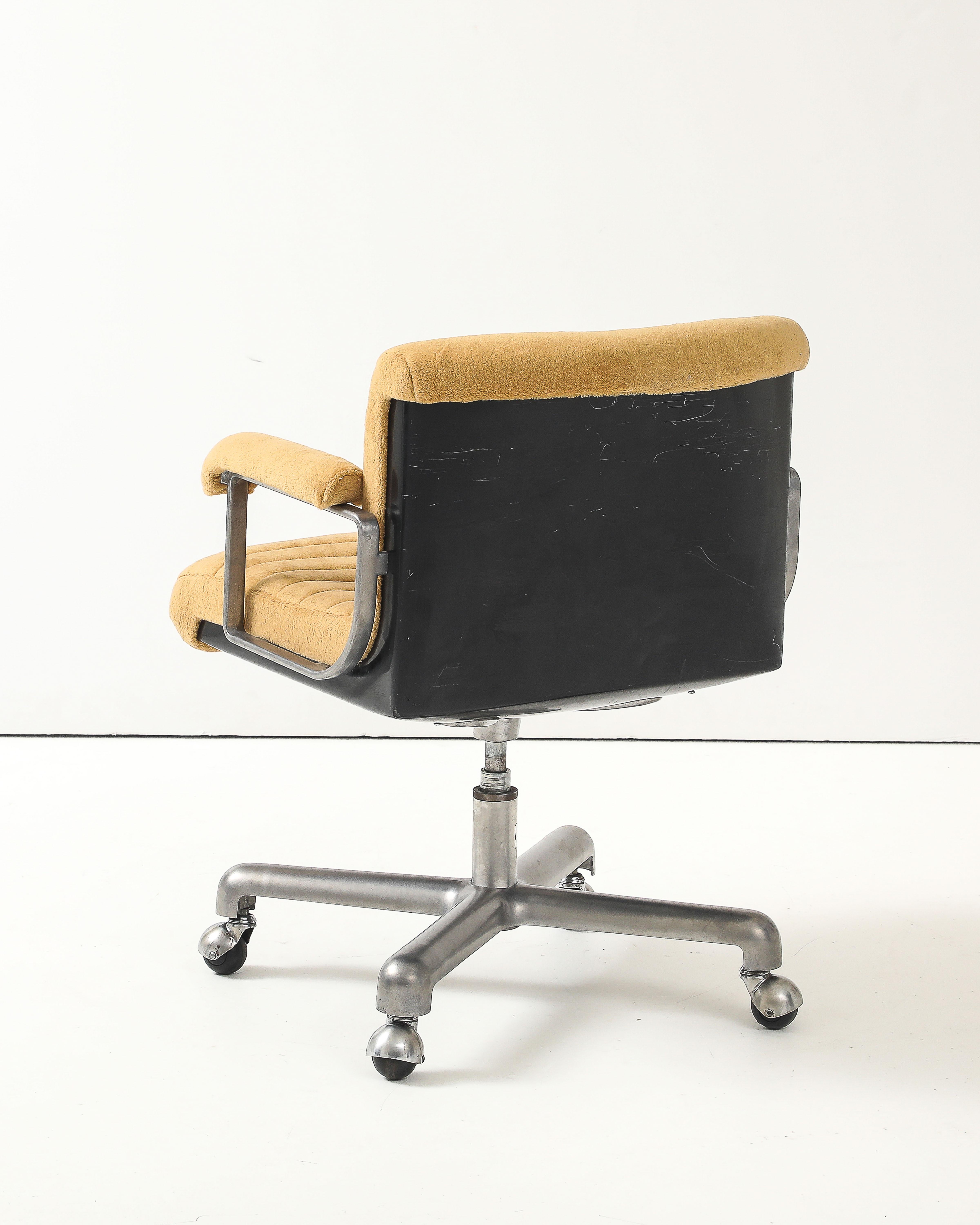 Silla de escritorio giratoria recién tapizada de Ettore Sottsass, Italia, c. 1970 en venta 9