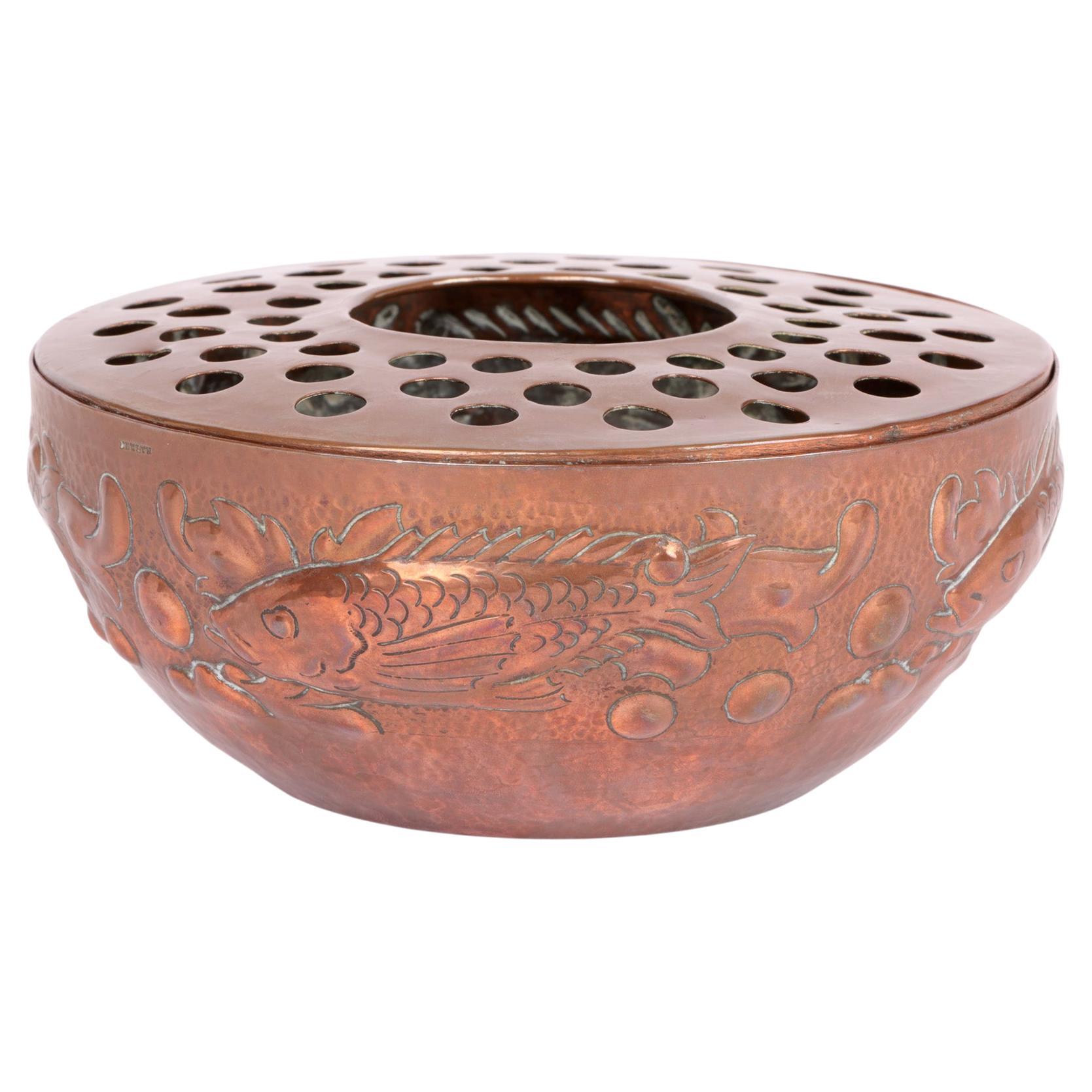 Newlyn Arts & Crafts Bol Posy en cuivre avec poisson