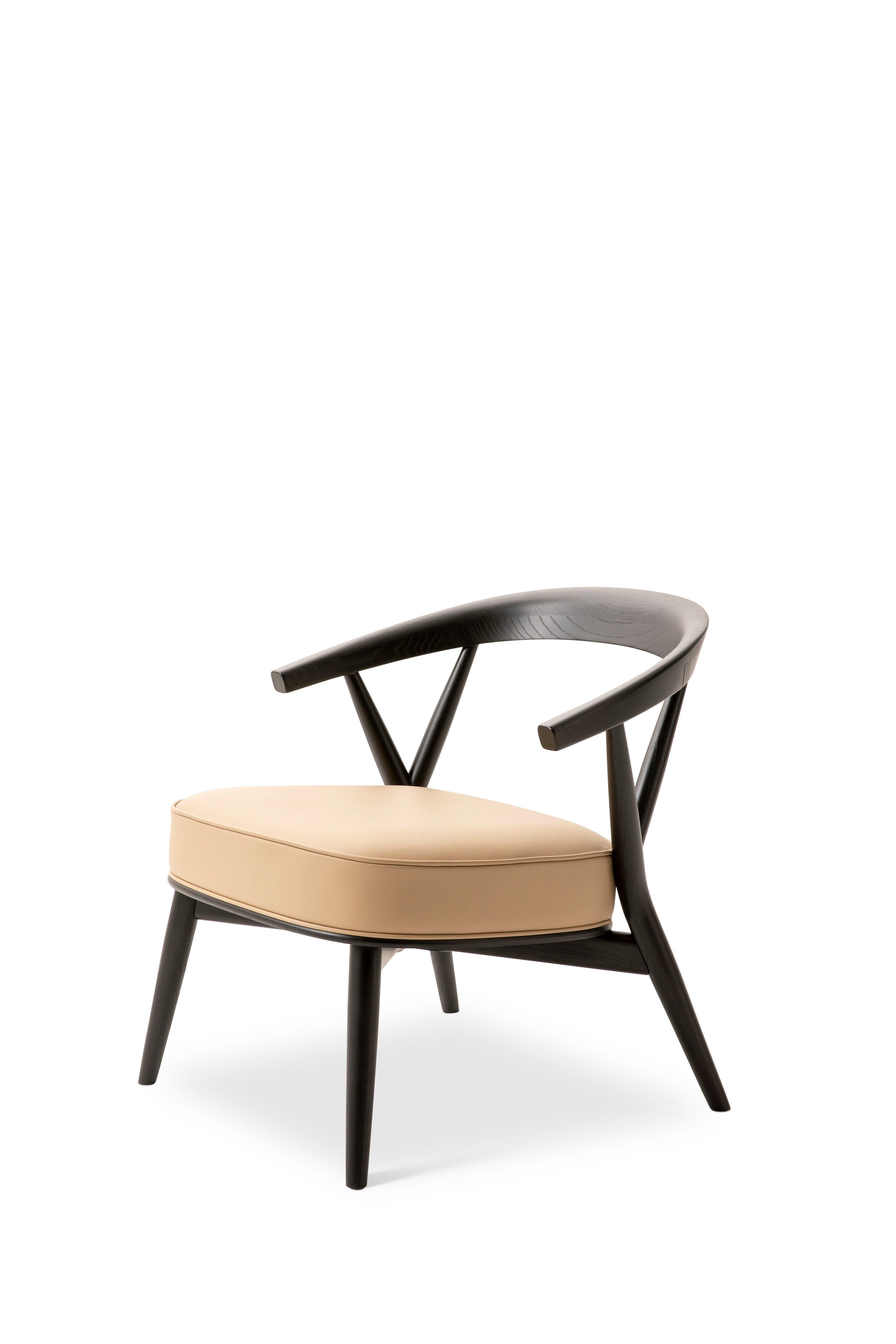 The Newood relax light chair, by BrogliatoTraverso, is an elegant interpretation of the Newood chair, but this version is lighter due to the elimination of the eight rods that characterized the original backrest. Made of solid ash wood, Newood Relax