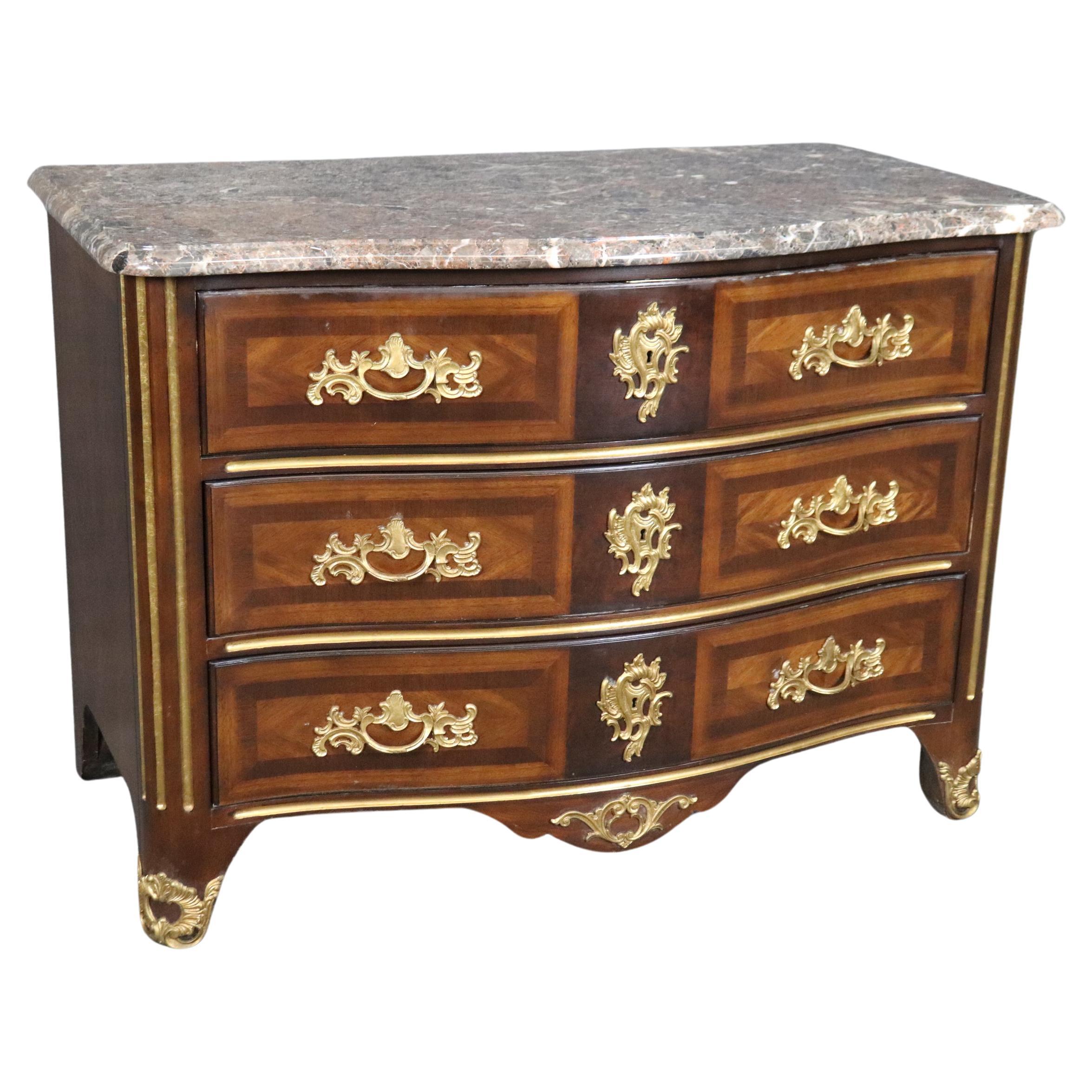 Collection Newport E.J. Commode en bronze montée sur marbre Victor French Regence