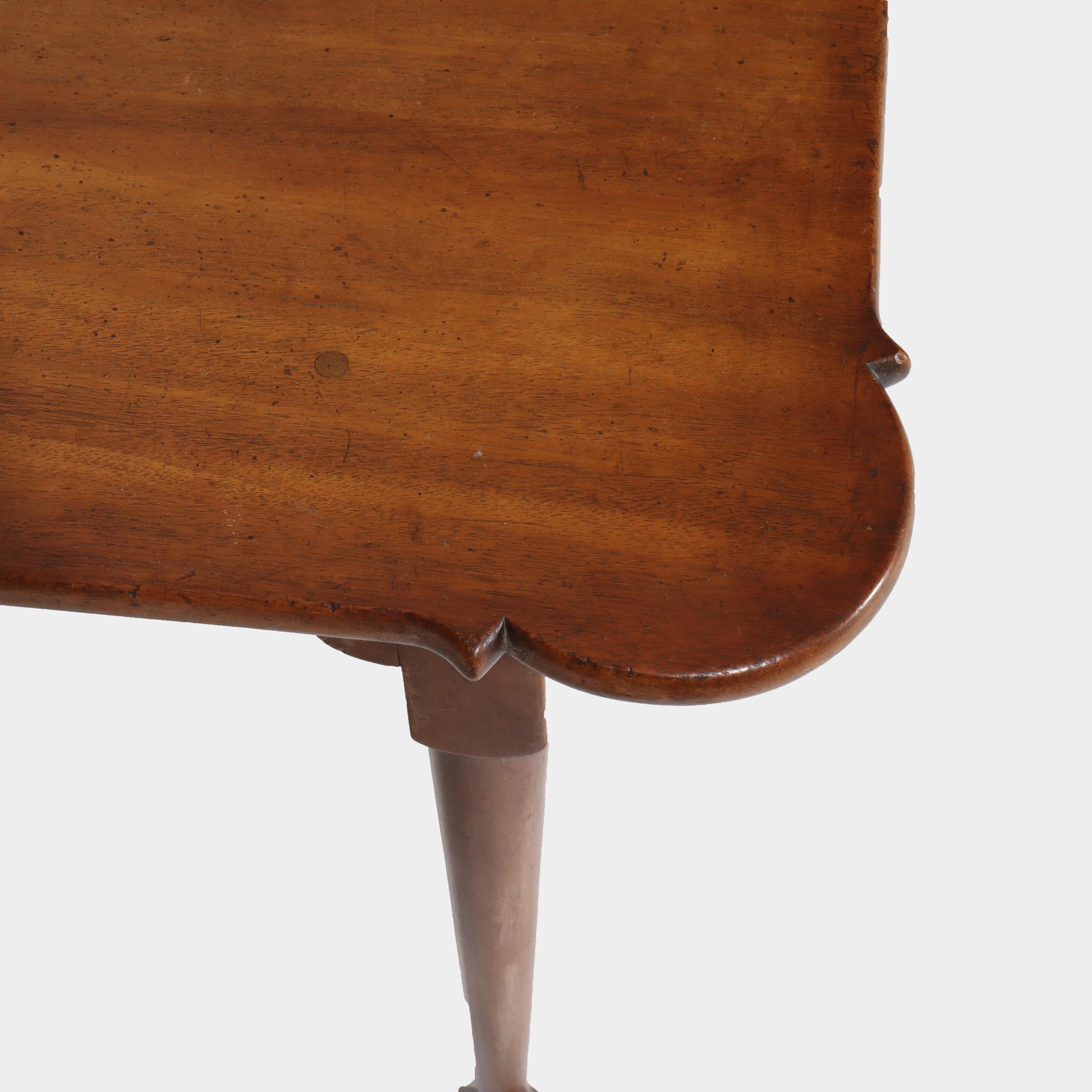20ième siècle Kittinger collection Newport style Queen Anne table d'appoint en acajou C1930 en vente