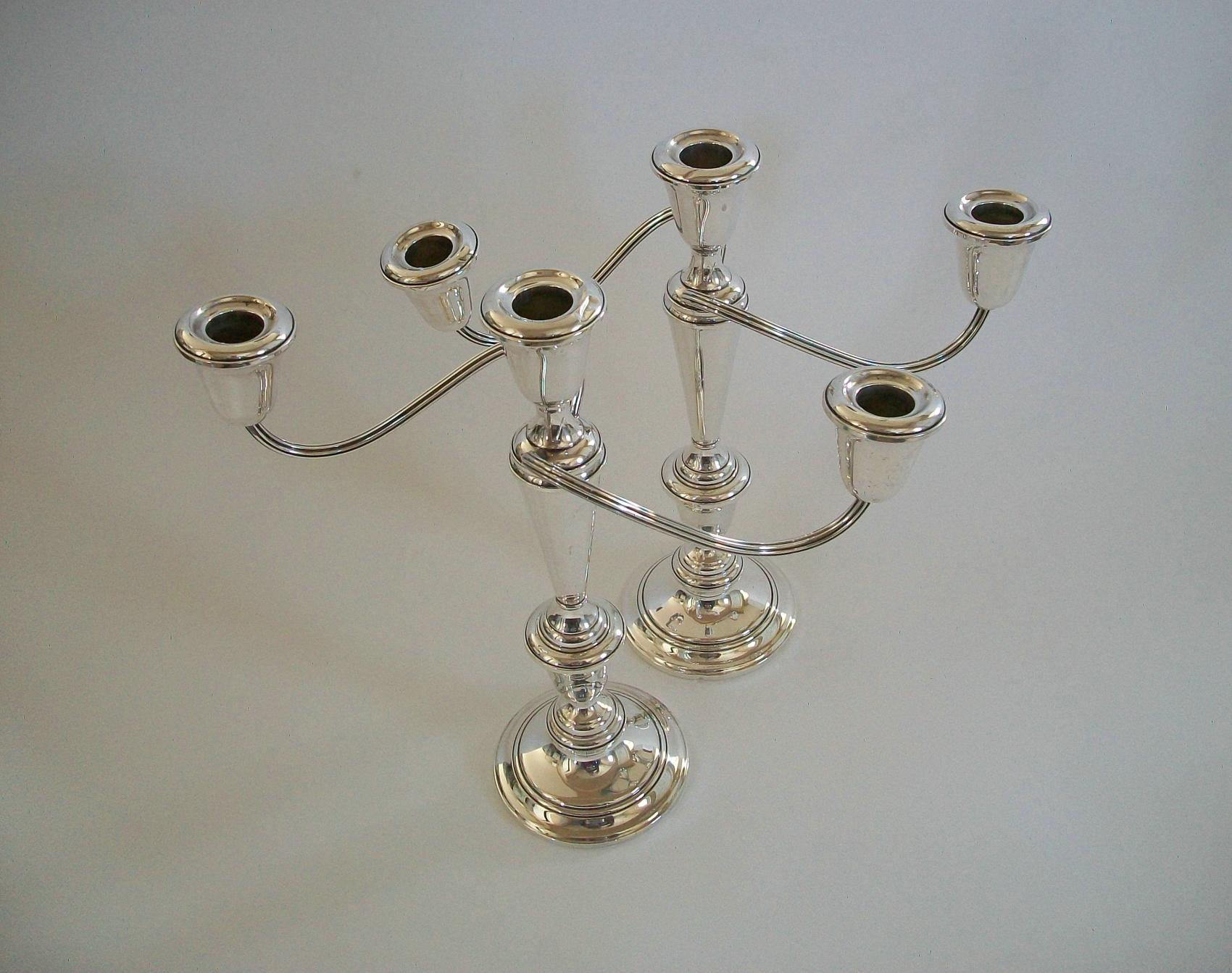 NEWPORT - Pareja de Candelabros de Plata de Ley - Ponderados - EE.UU. - Siglo XX Plata esterlina en venta