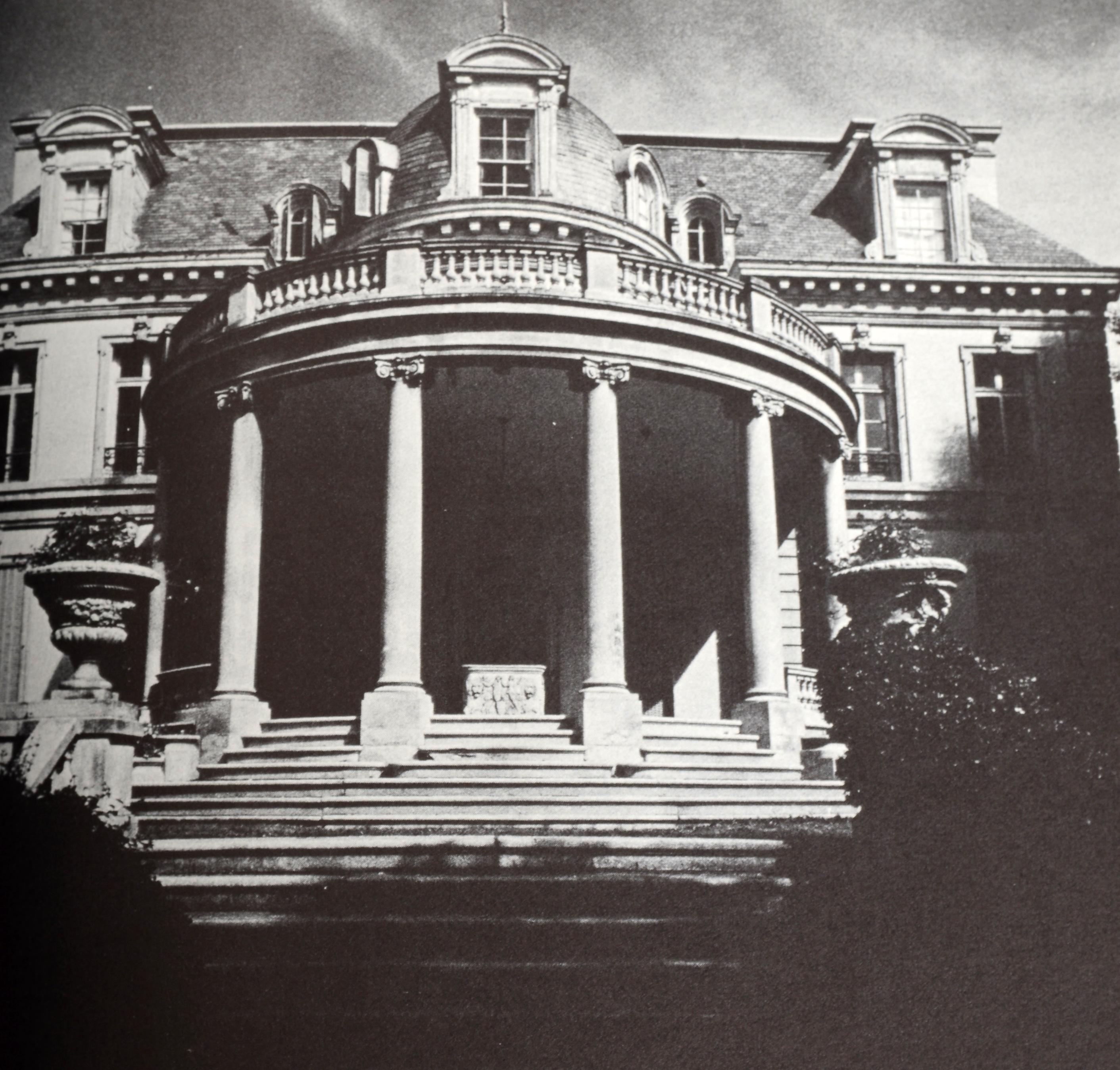 Newport Pleasures and Palaces by Nancy Sirkis, First Edition In Good Condition In valatie, NY