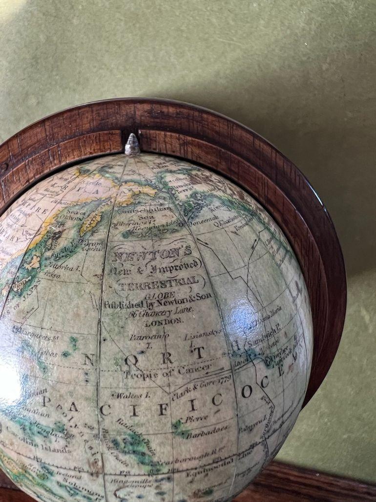 Newton and Son Pocket Globe and Case In Good Condition For Sale In Spencertown, NY
