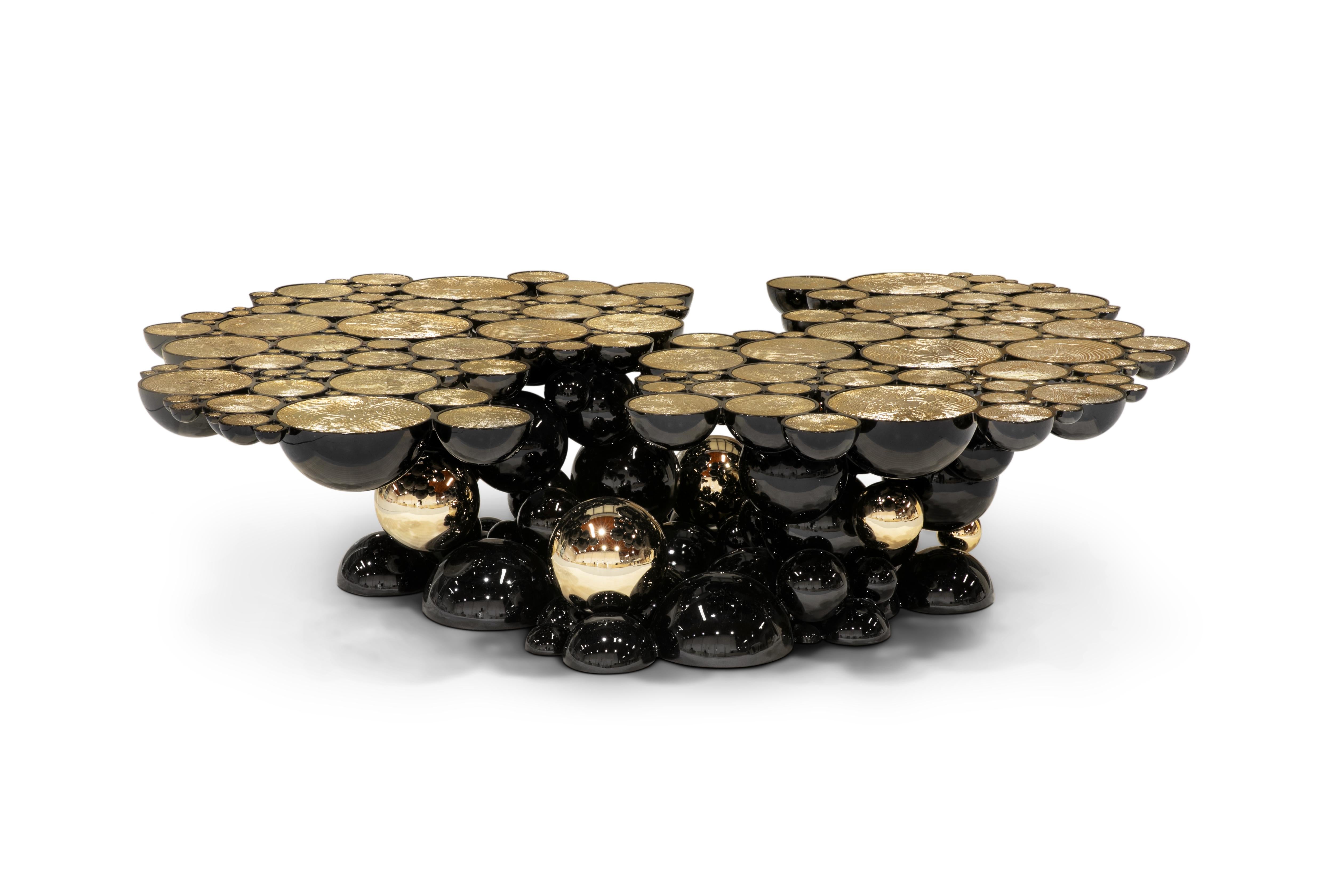 Ferronnerie Table centrale Newton noire en aluminium laqué et or fait main - Boca do Lobo en vente