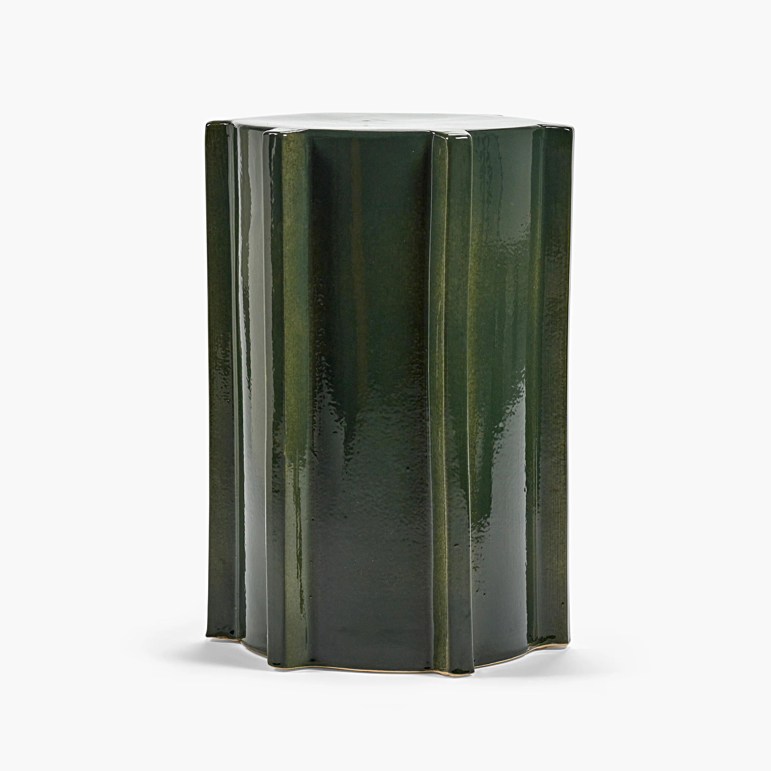 Side Table Newton Dark Green with all 
structure in stoneware in glazed finish. 

 
