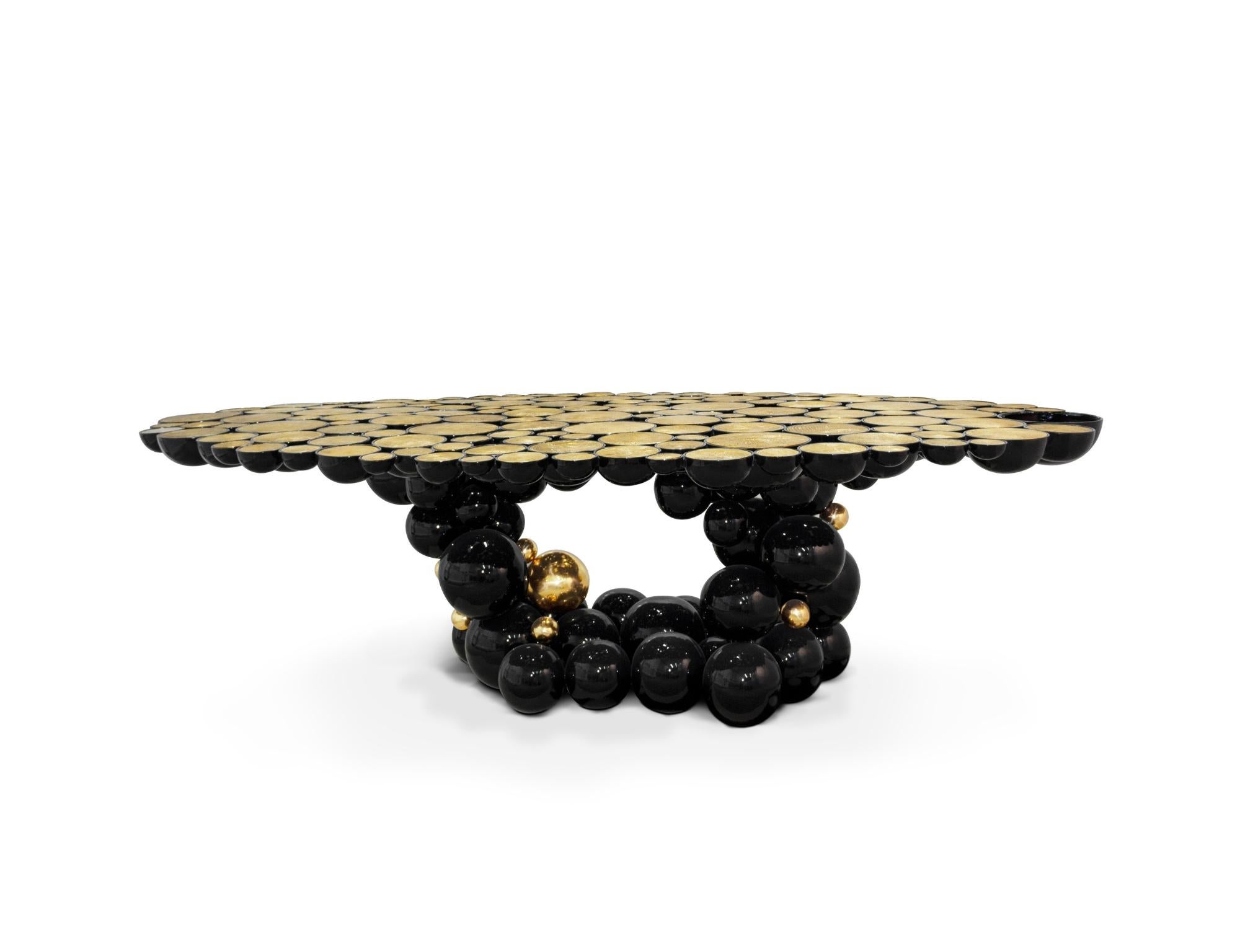 Newton ist ein außergewöhnlicher Moment der Inspiration. Ein luxuriöses Designerstück, das die Bedürfnisse unserer Kunden erfüllt, die das Beste im zeitgenössischen Möbeldesign suchen, gemischt mit luxuriösen Details und hochwertigen Materialien.
