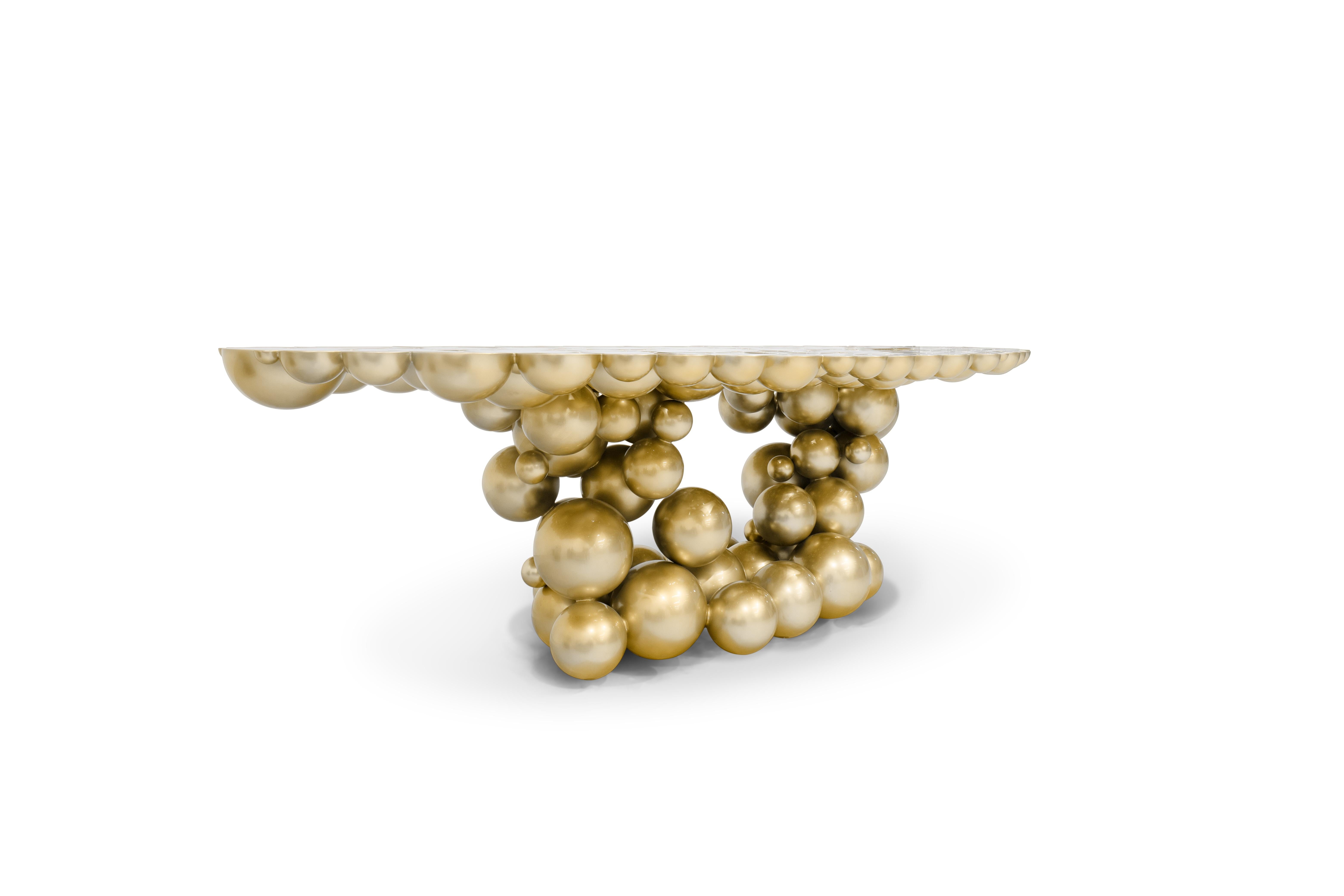 Portugais Table de salle à manger Newton en noyer doré - Fabrication artisanale en or et aluminium - Boca Do Lobo en vente