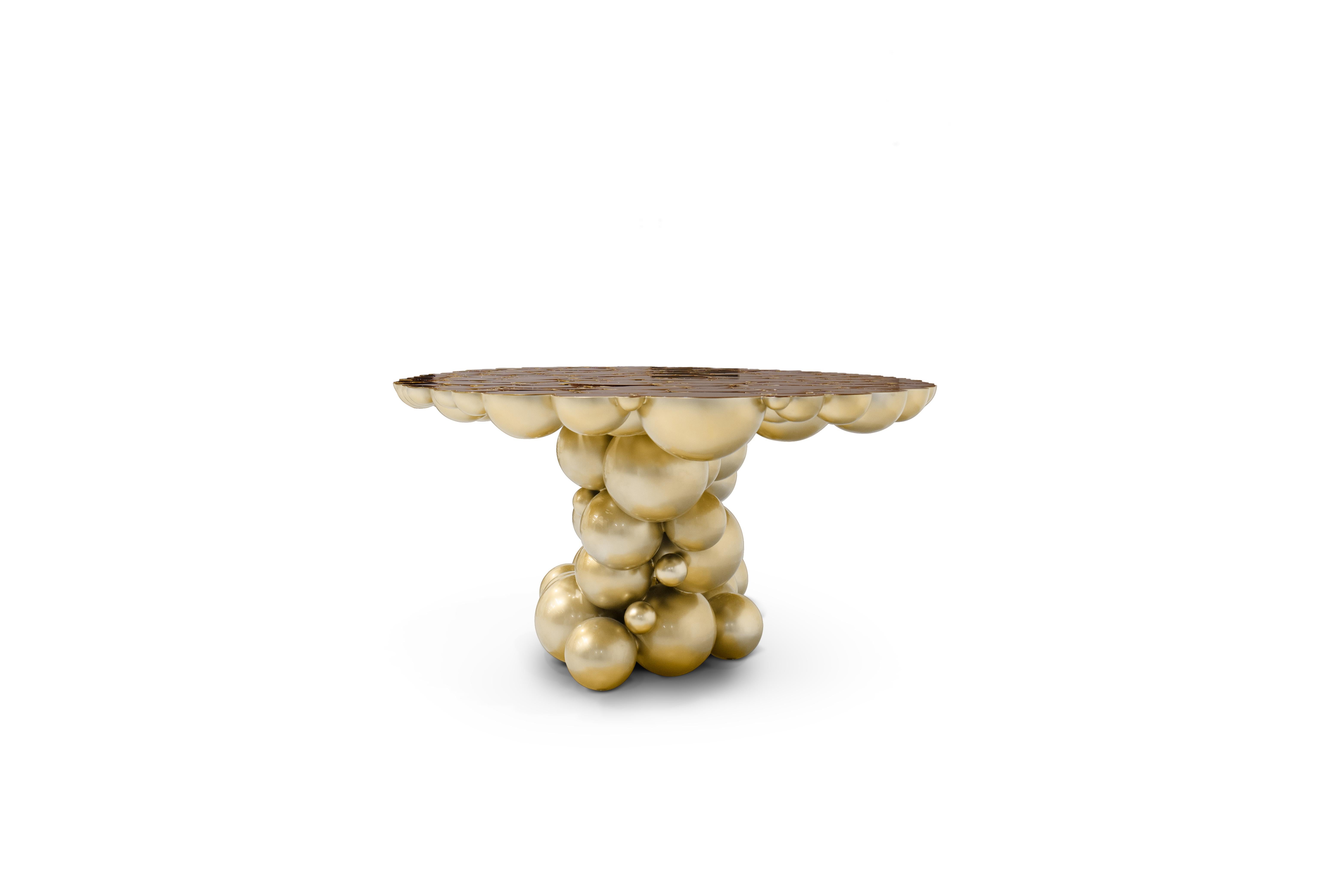 Sculpté à la main Table de salle à manger Newton en noyer doré - Fabrication artisanale en or et aluminium - Boca Do Lobo en vente