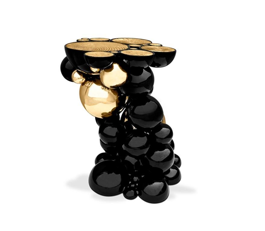 Mixing the old with the new, Newton side table is an insightful combination of grandeur and playfulness. This piece is so versatile that can be easily converted into a stool. Its structure is made from aluminum, lacquered in black, with a high gloss