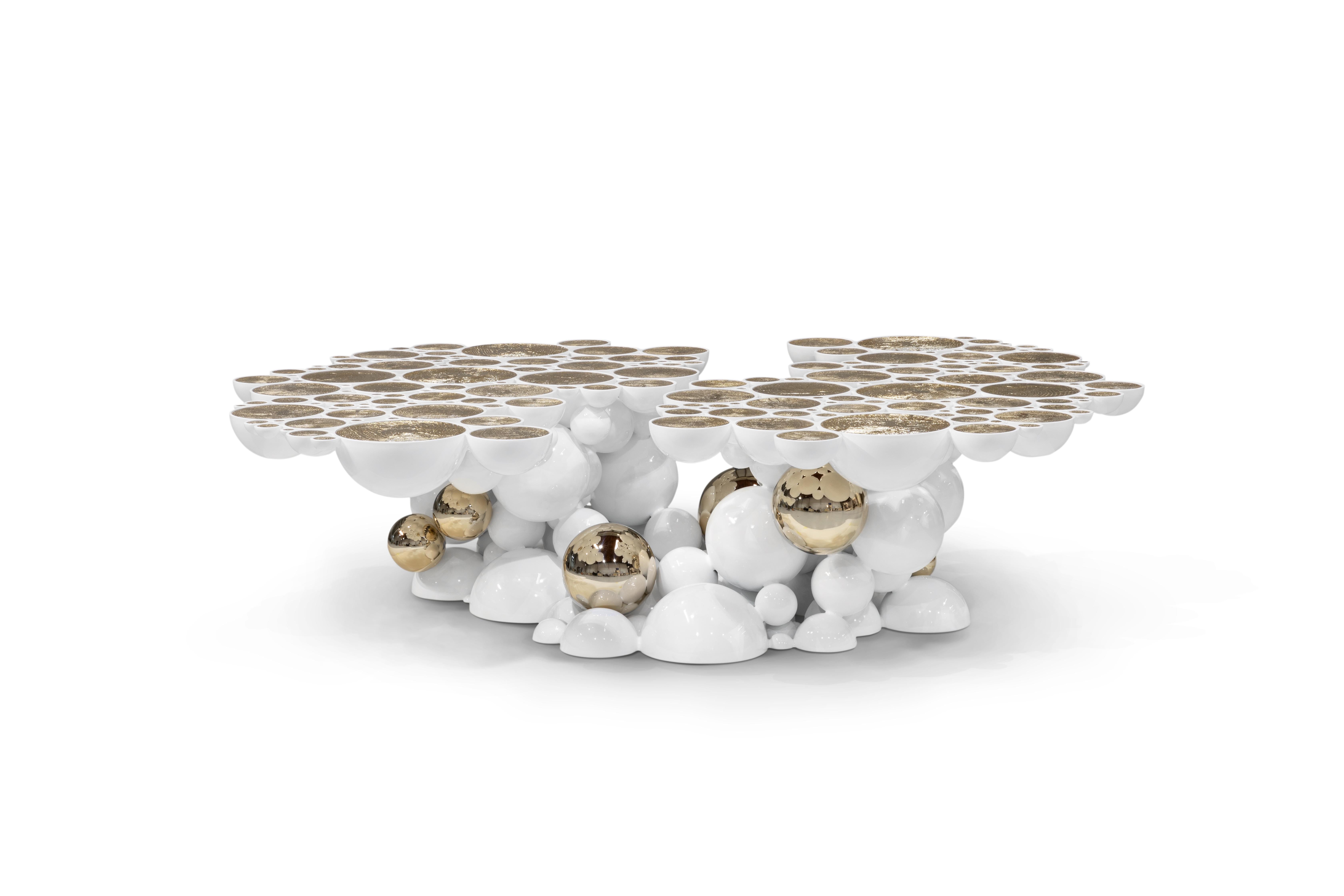 Mesa Centro Newton Blanca - Aluminio Artesanal Lacado Dorado - Boca Do Lobo Hecho a mano en venta