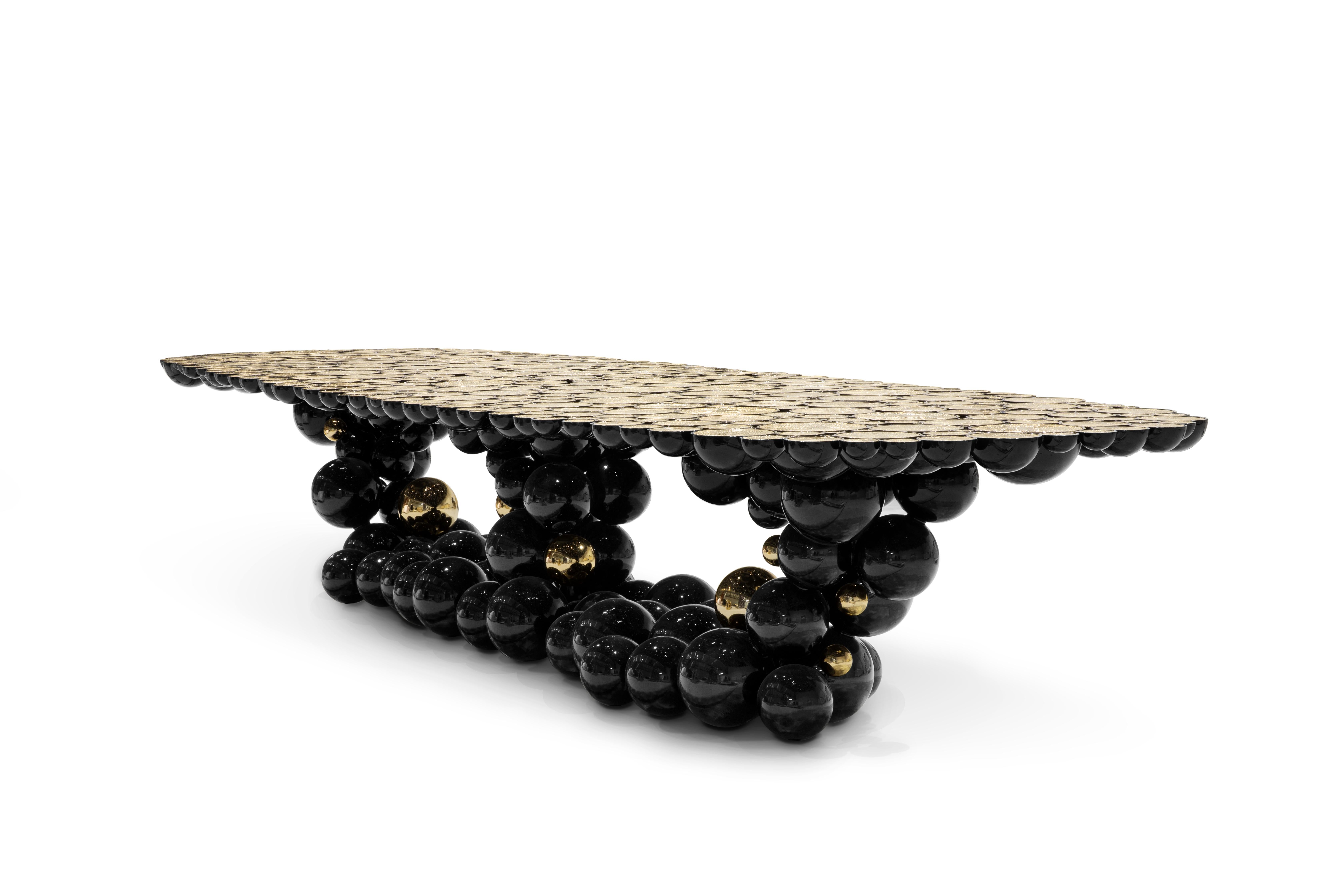 Table de salle à manger Newton XL en aluminium plaqué or, fabriquée à la main, Boca do Lobo Neuf - En vente à Rio Tinto, PT