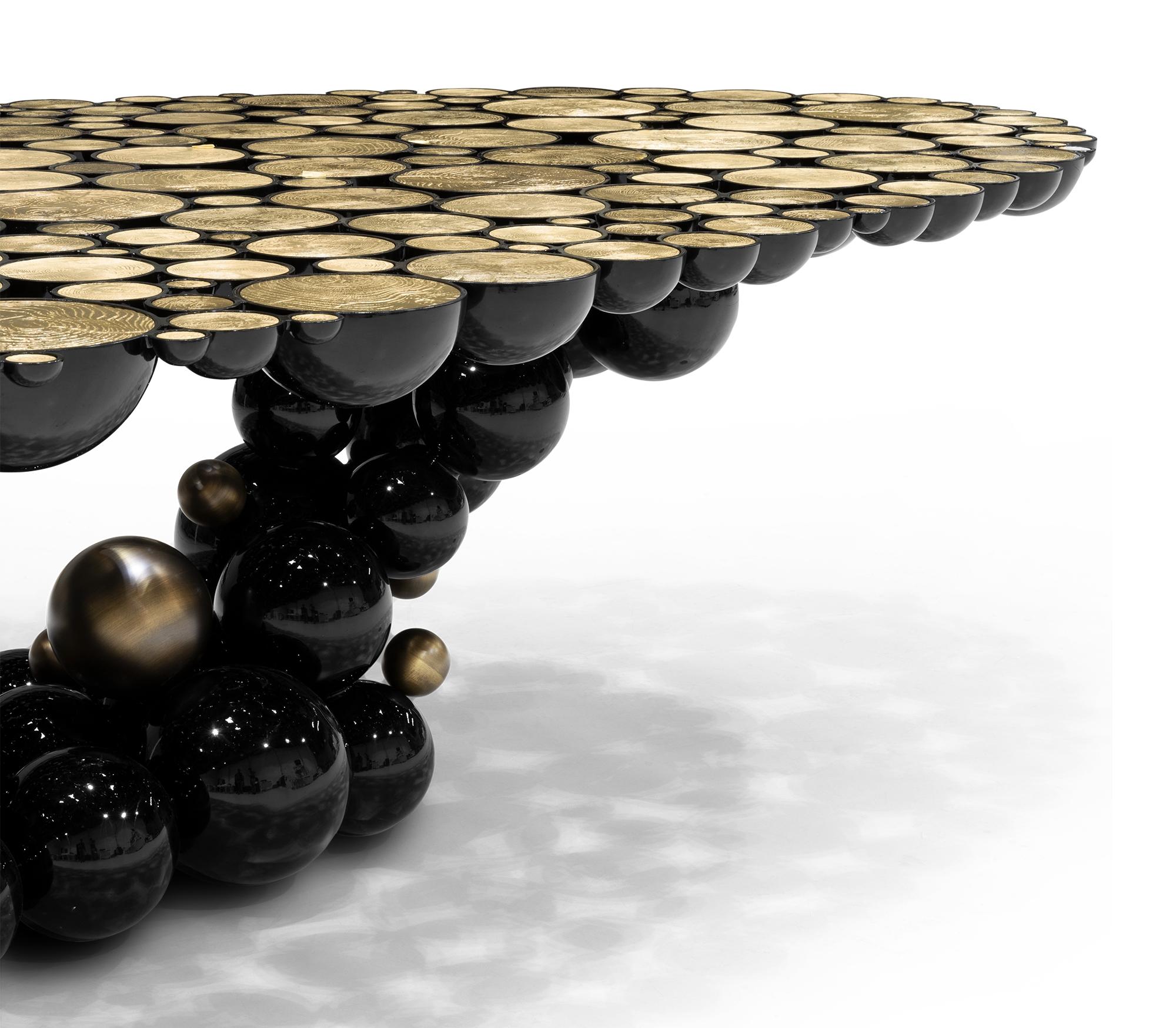 Métal Table de salle à manger Newton XXL en aluminium plaqué or, fabriquée à la main, Boca do Lobo en vente