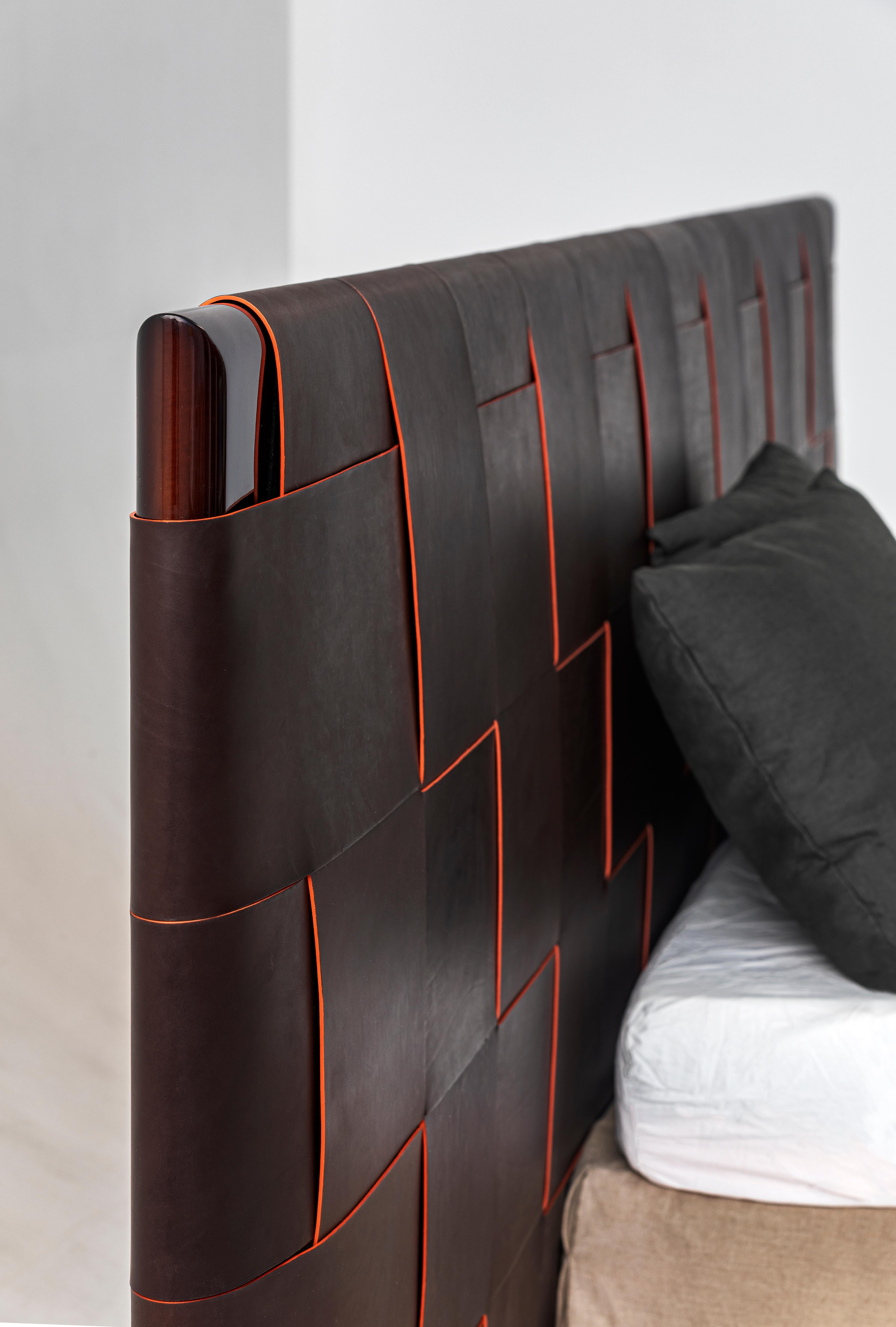 XXIe siècle et contemporain Nexus, une tête de lit surdimensionnée en cuir tissé en vente