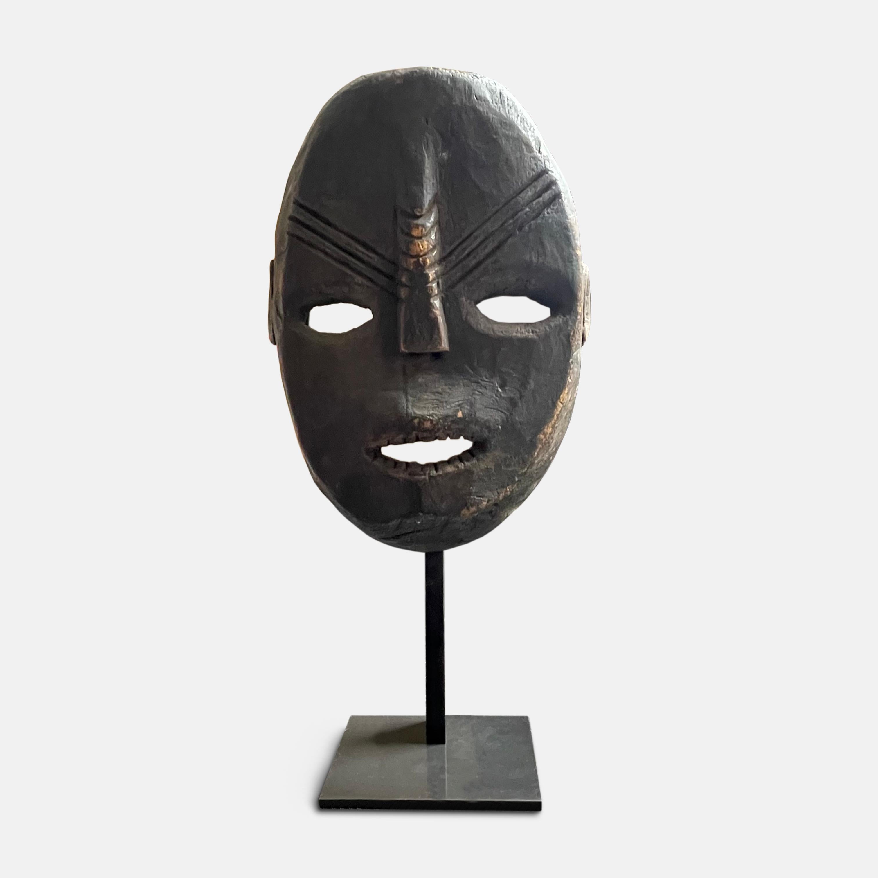 Ngbaka Congolese Tribal Mask for Initiation Rituals, Early 20th Century In Good Condition For Sale In London, GB