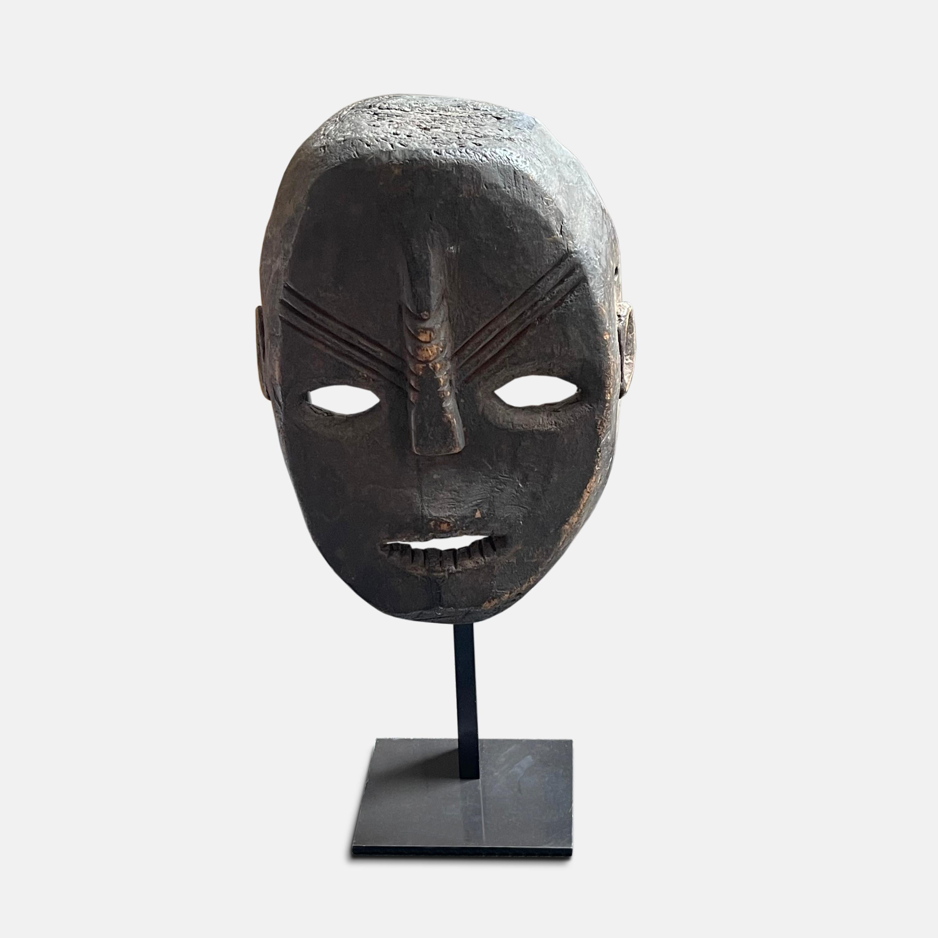 Ngbaka Congolese Tribal Mask for Initiation Rituals, Early 20th Century In Good Condition For Sale In London, GB