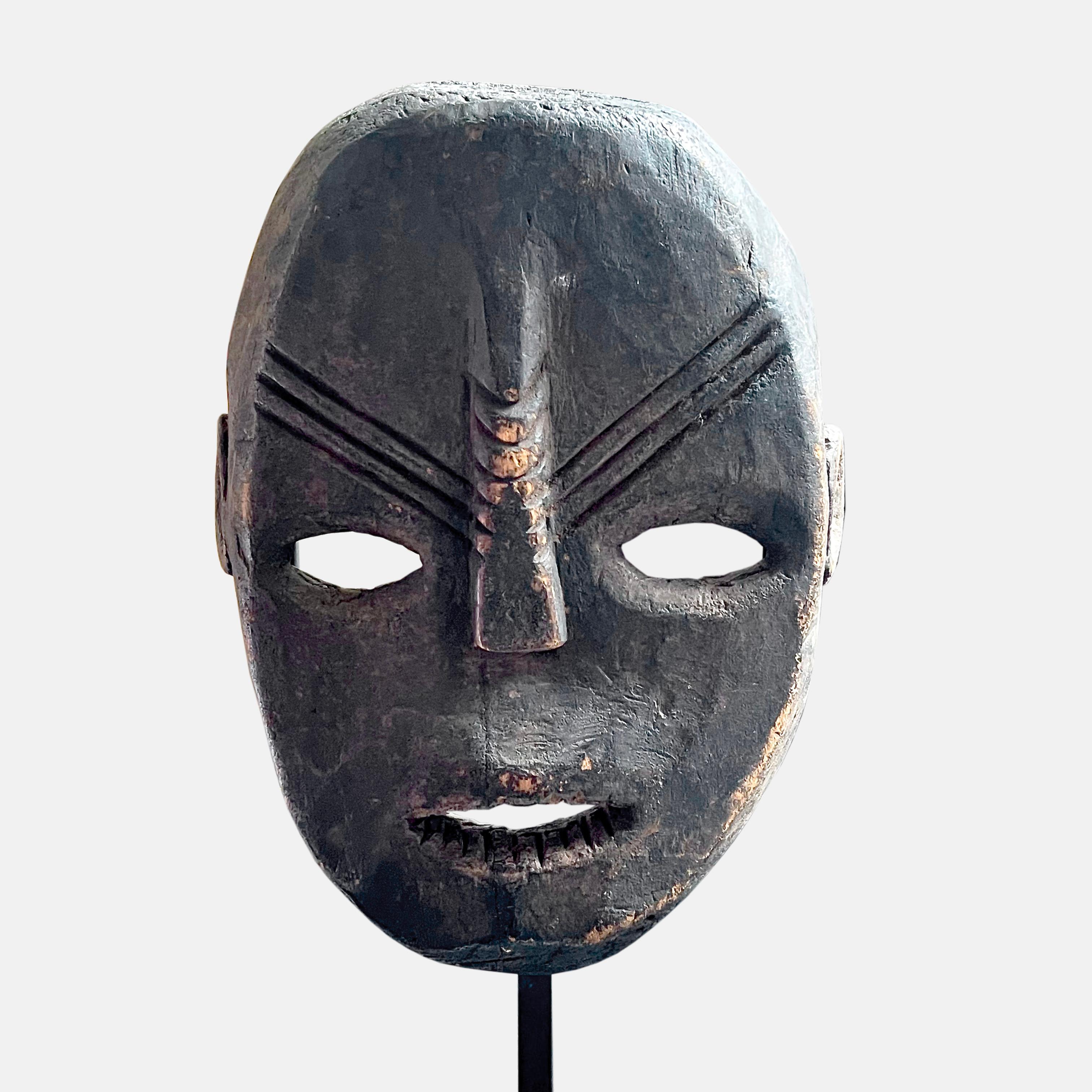 Ngbaka Congolese Tribal Mask for Initiation Rituals, Early 20th Century For Sale 3