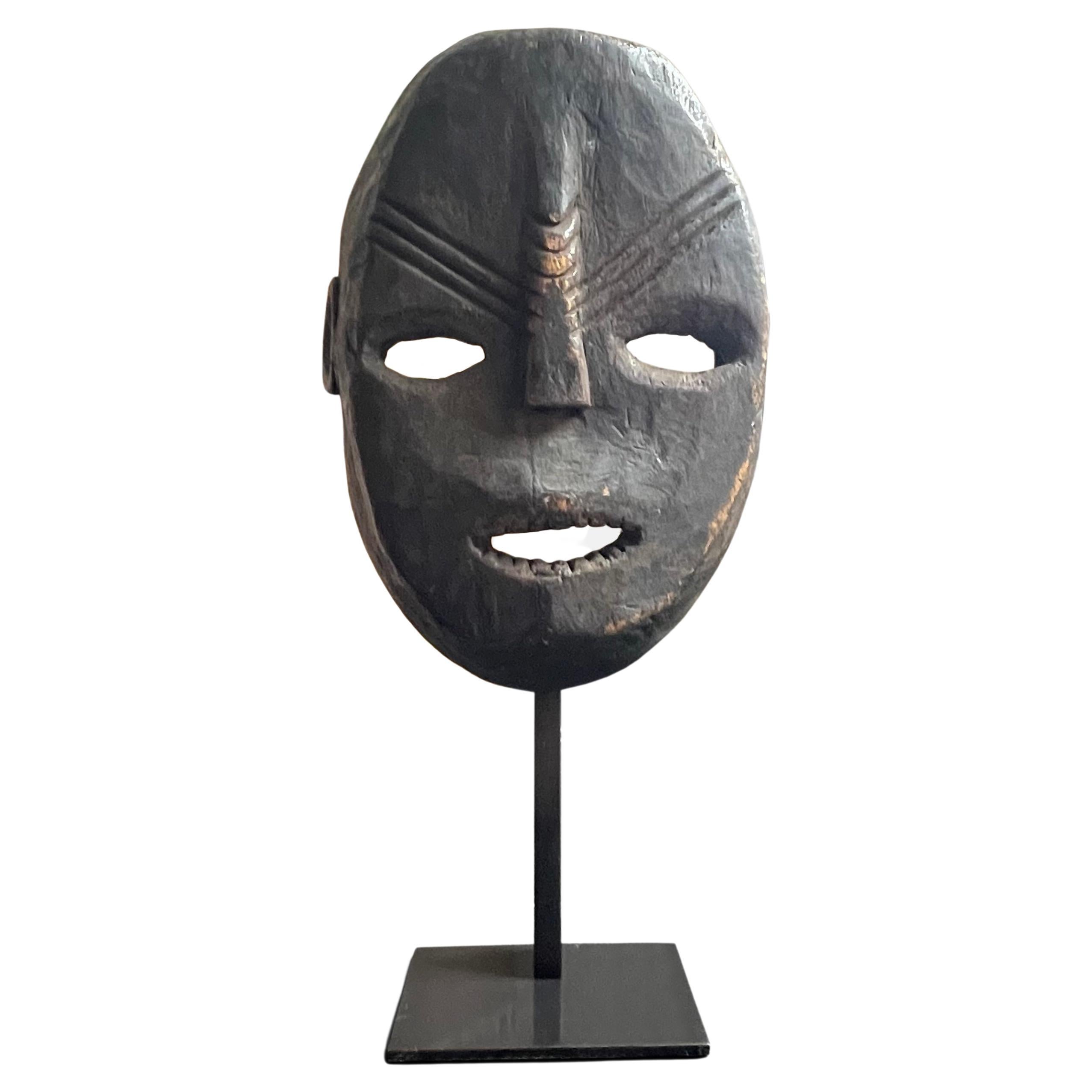 Máscara tribal congoleña Ngbaka para rituales de iniciación, principios del siglo XX en venta