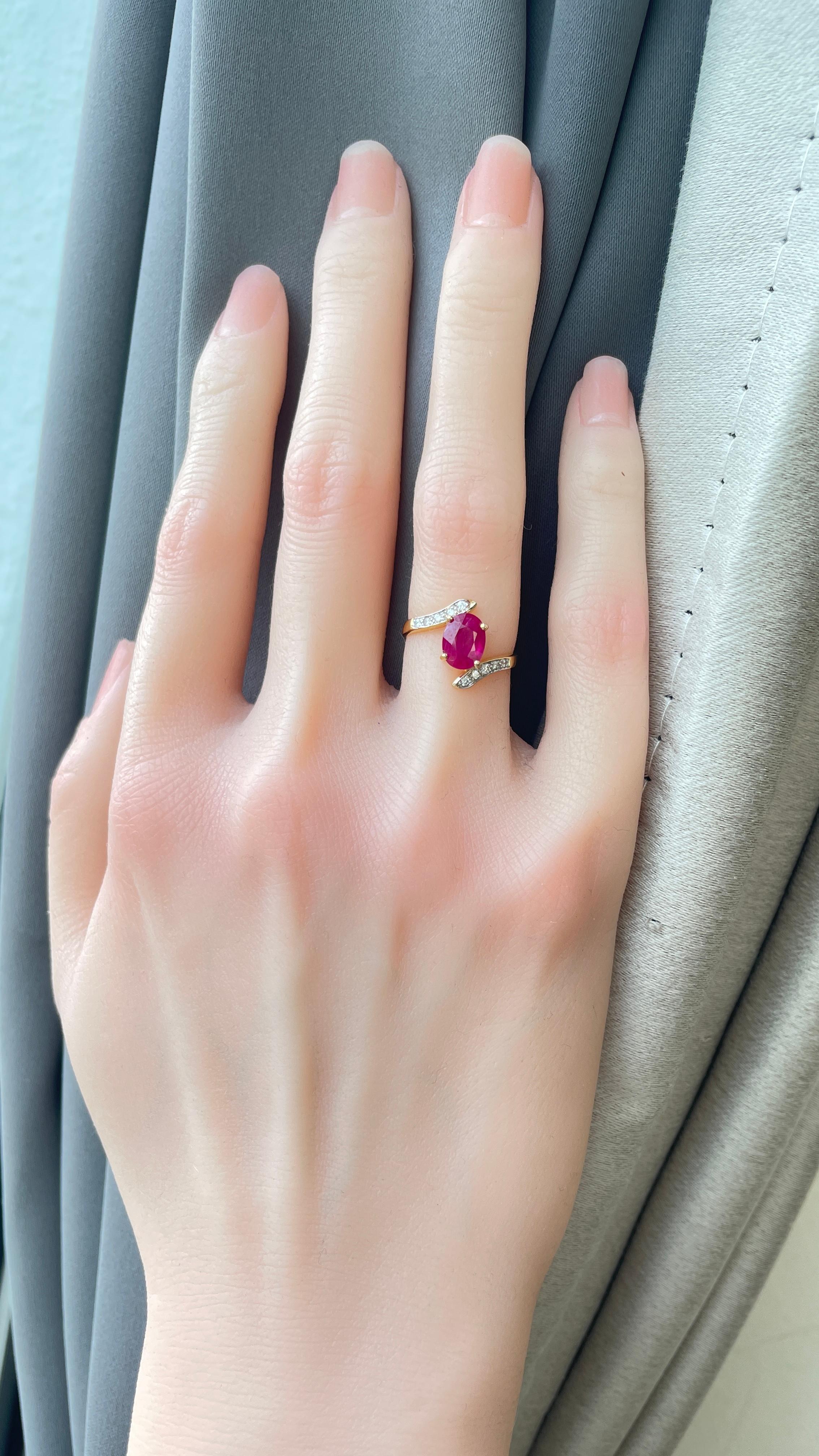 NGI-zertifiziert 1,58ct Burma erhitzt Rubin und natürlichen Diamanten Ring in 18K Gold im Zustand „Neu“ im Angebot in Singapore, SG