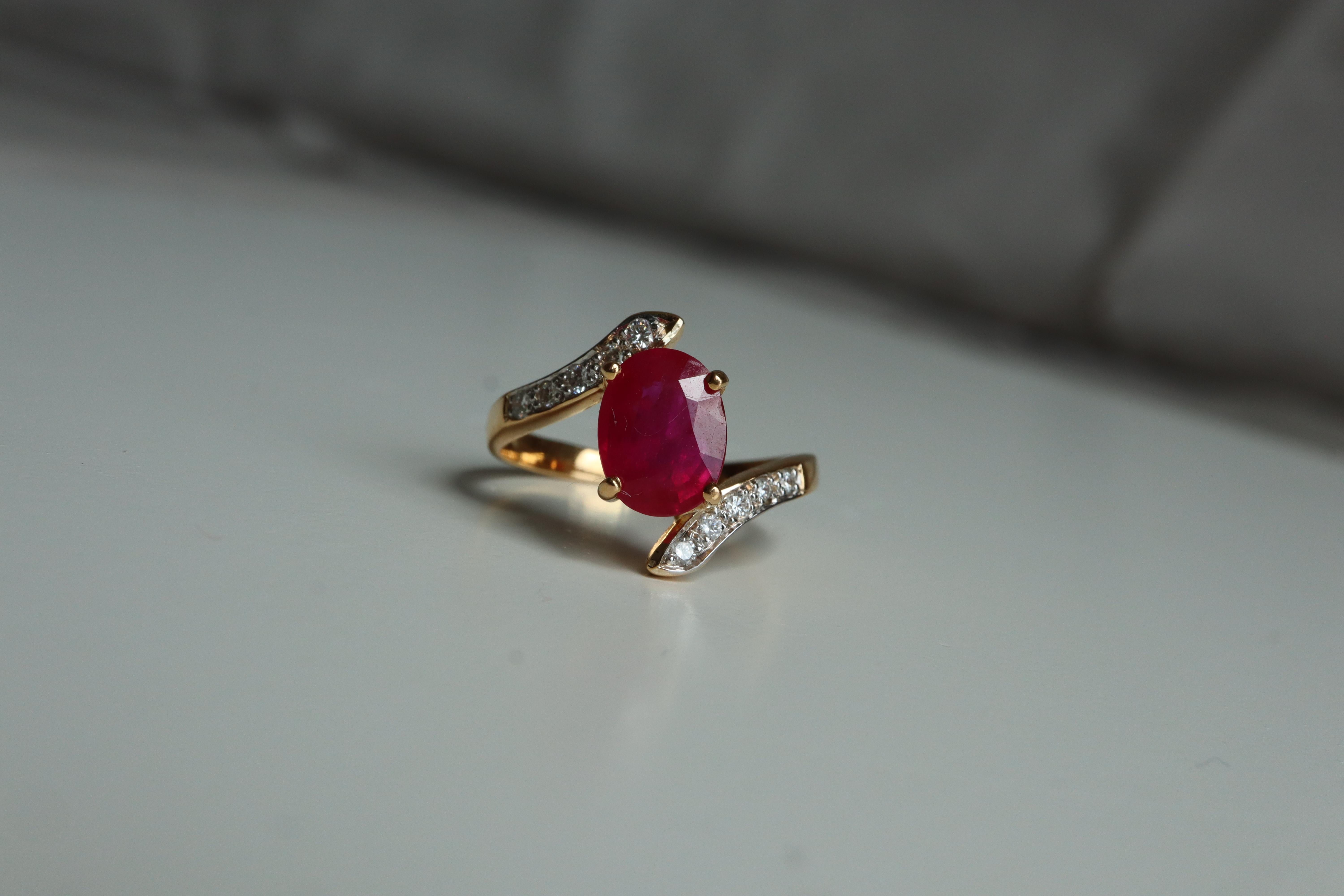 NGI-zertifiziert 1,58ct Burma erhitzt Rubin und natürlichen Diamanten Ring in 18K Gold im Angebot 1