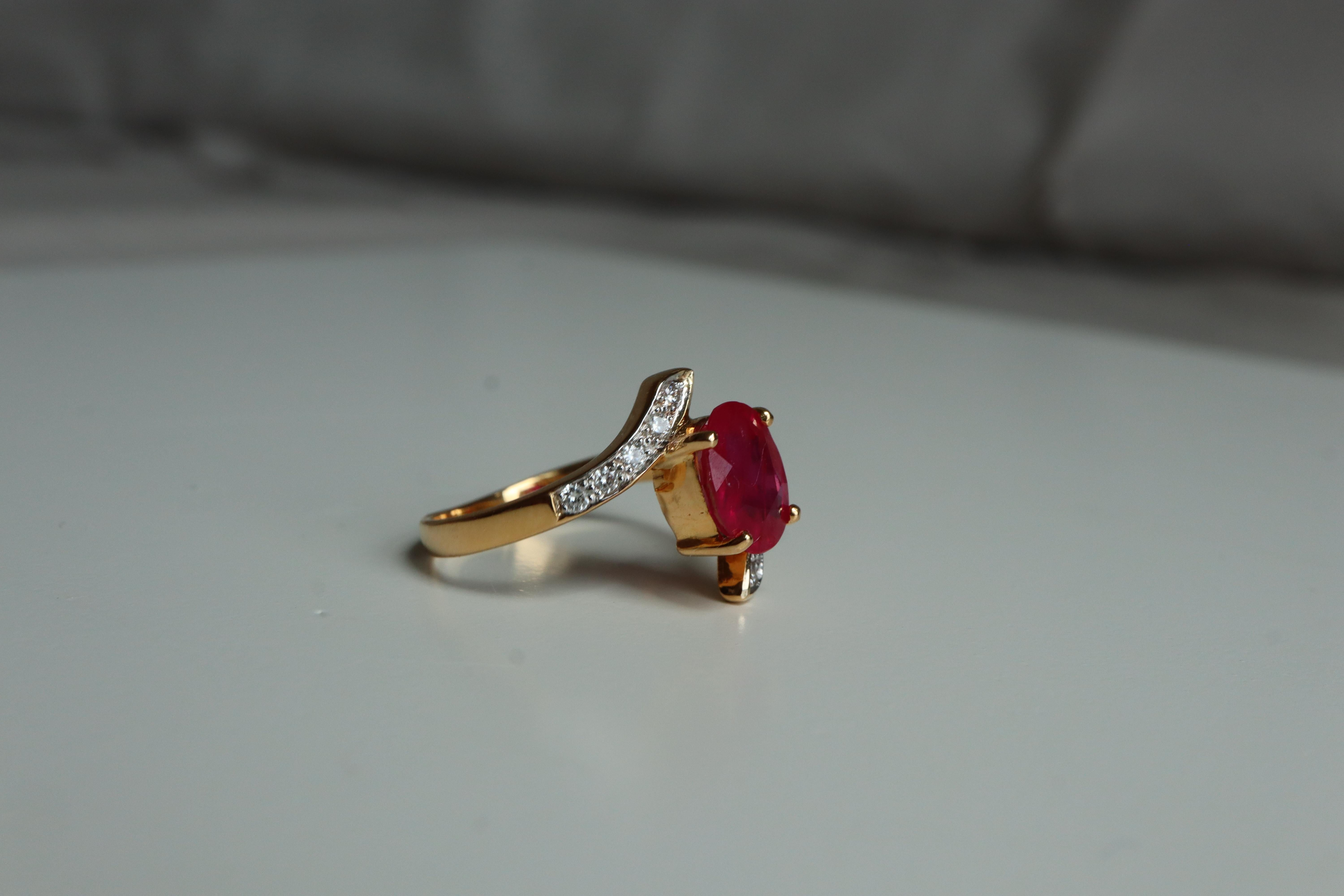 NGI-zertifiziert 1,58ct Burma erhitzt Rubin und natürlichen Diamanten Ring in 18K Gold im Angebot 2