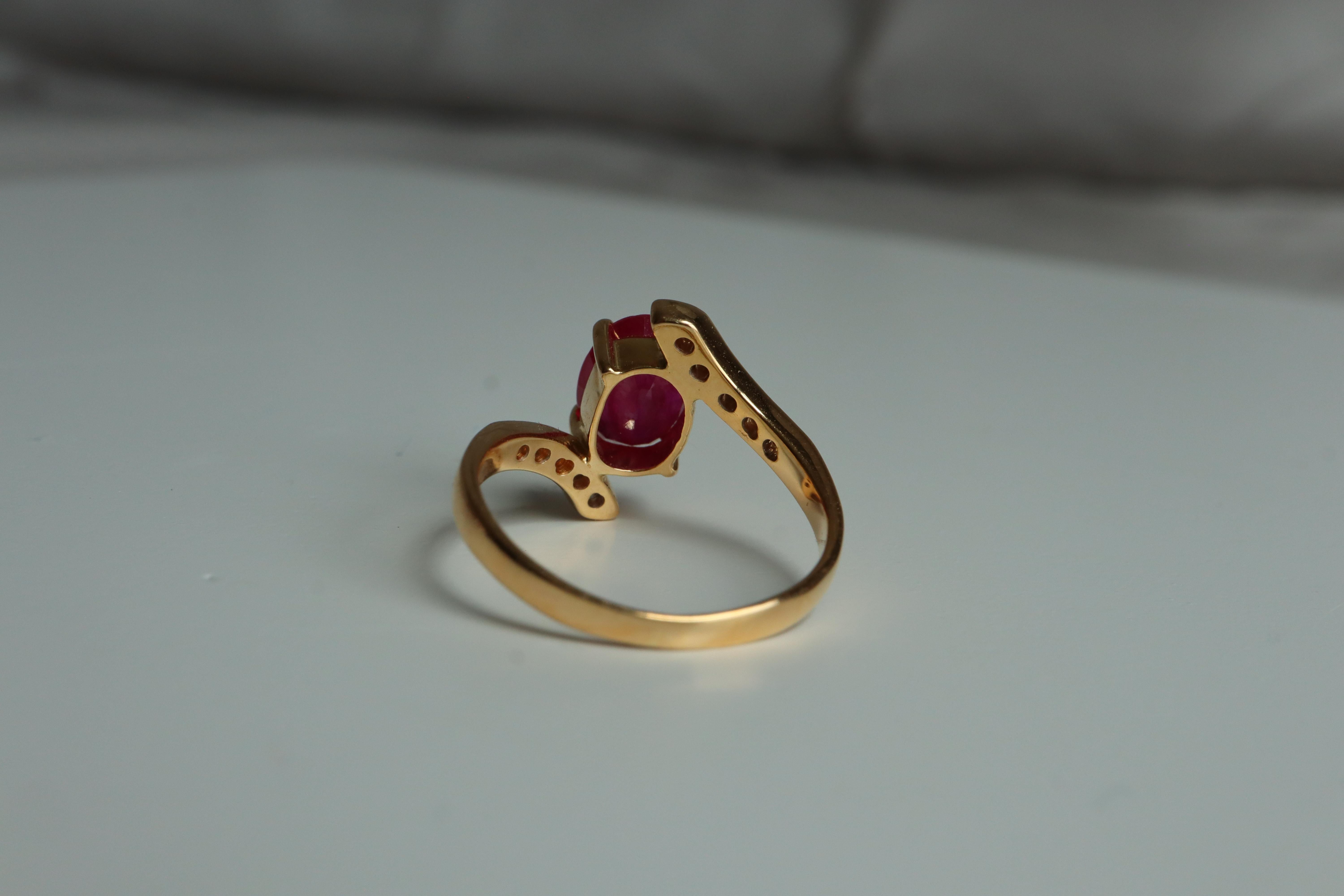 NGI-zertifiziert 1,58ct Burma erhitzt Rubin und natürlichen Diamanten Ring in 18K Gold im Angebot 3