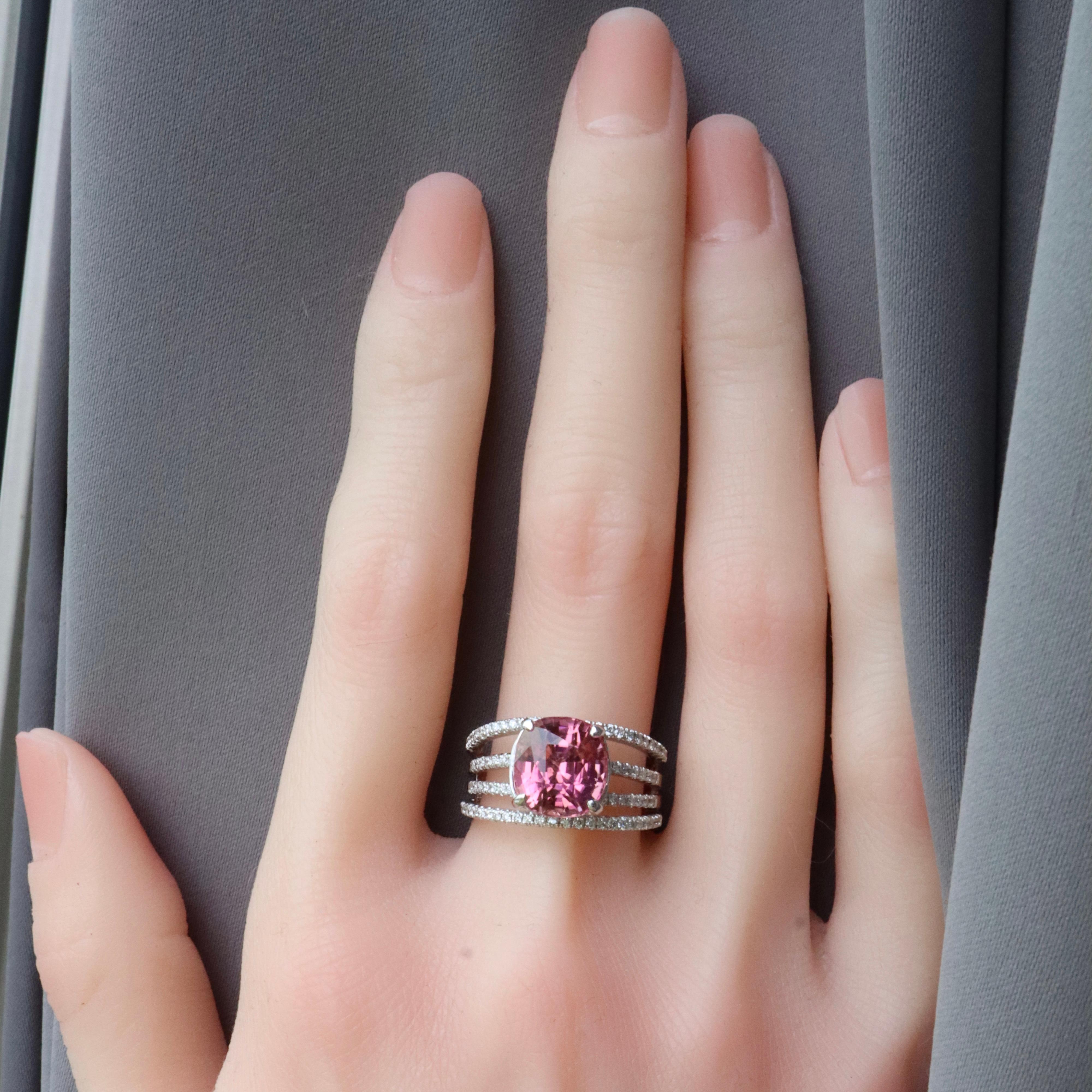 NGI certified Natural Pink Tourmaline Ring with natural diamonds in 18k gold In New Condition For Sale In Singapore, SG