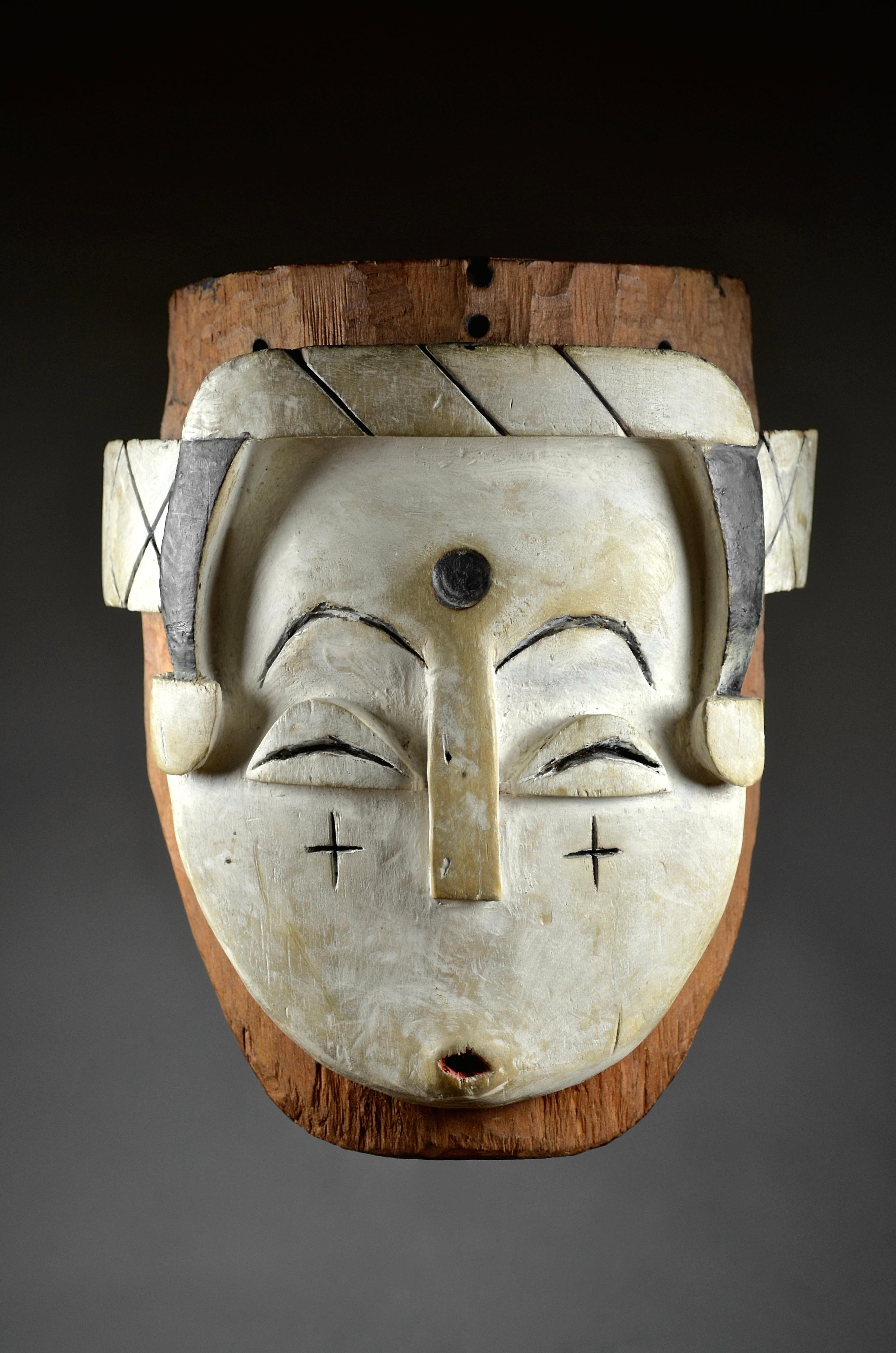 Ngontang Mask
Gabon
Fang-Kwele, (Vuvi)
Early 1900s
Height: 25cm

Material: 
- Wood, pigment, white kaolin

Provenance: 
- Ex collection Gaspereaux, Toulouse, France
- Zemanek Munster, Germany
- Christopher Wild, UK

Published:
-