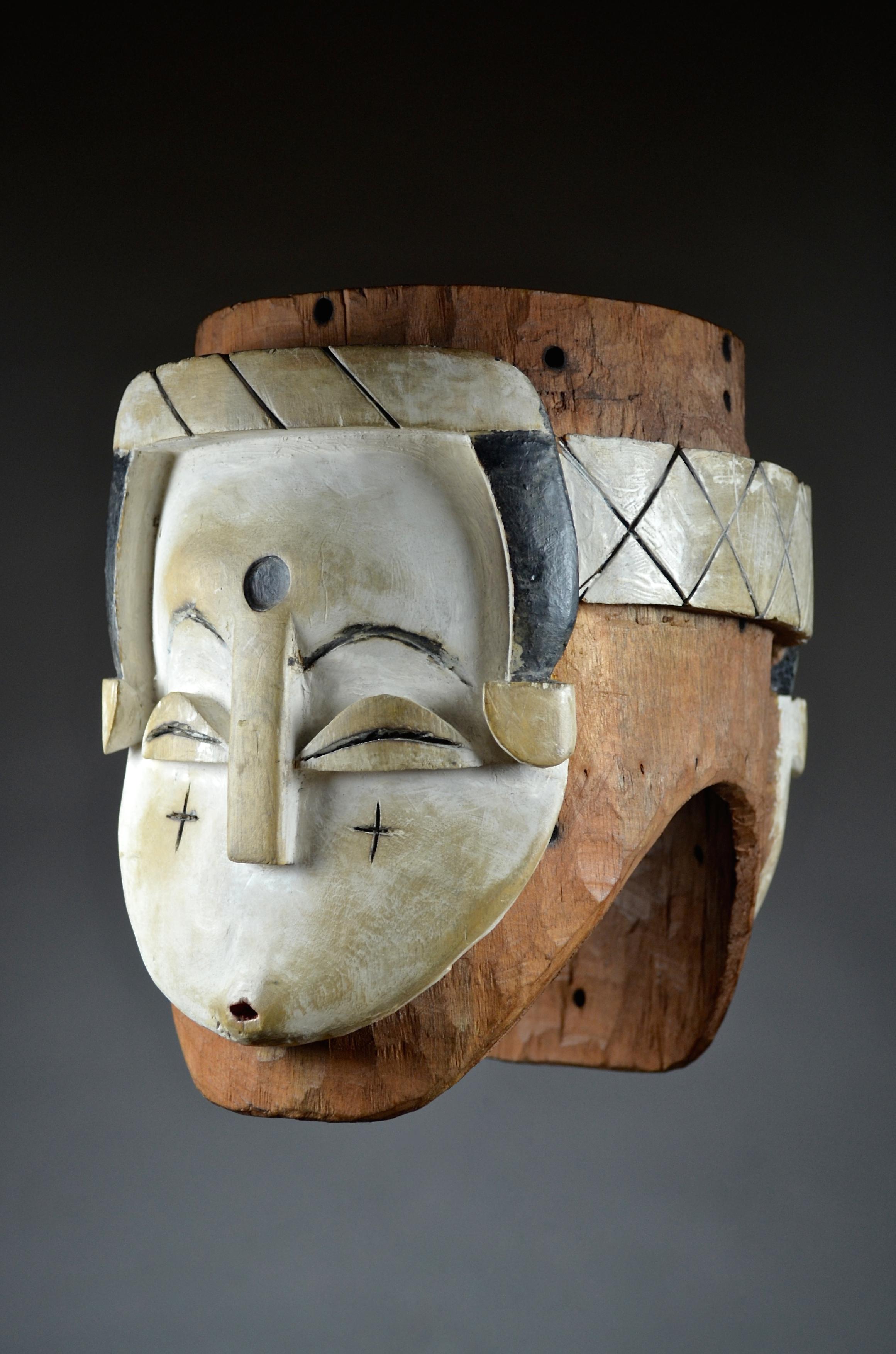 Hand-Carved Ngontang / Fang Mask For Sale