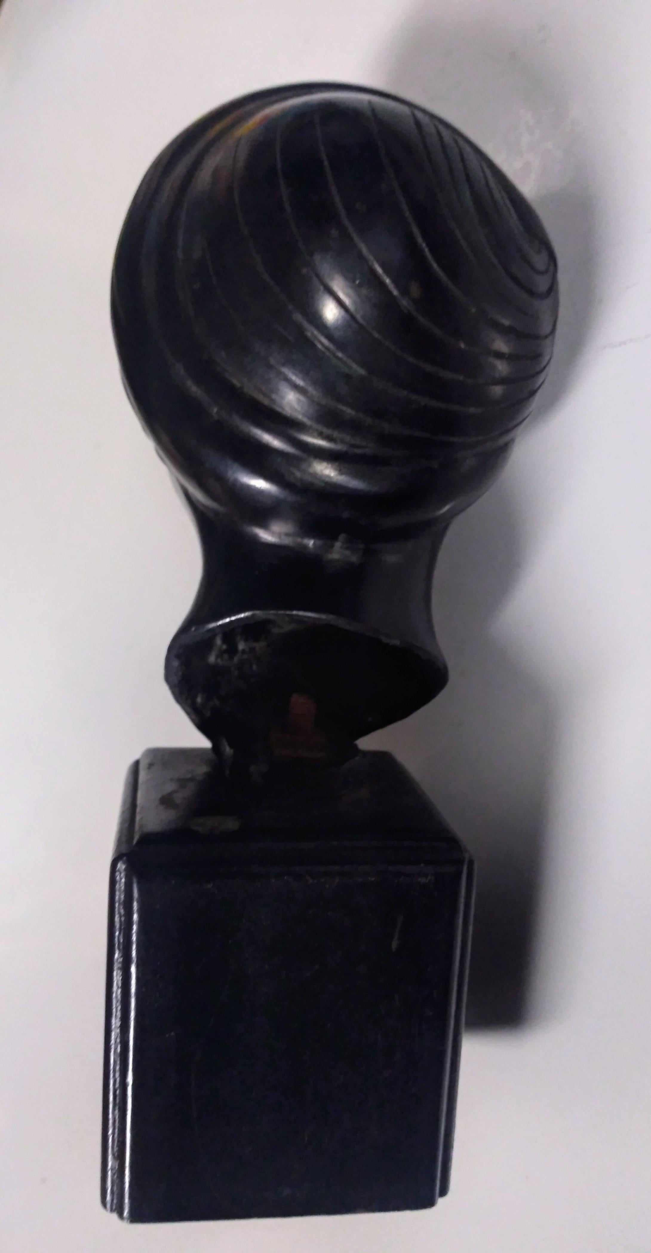 Vietnamita Scultura in bronzo di Nguyen Le Thanh in vendita