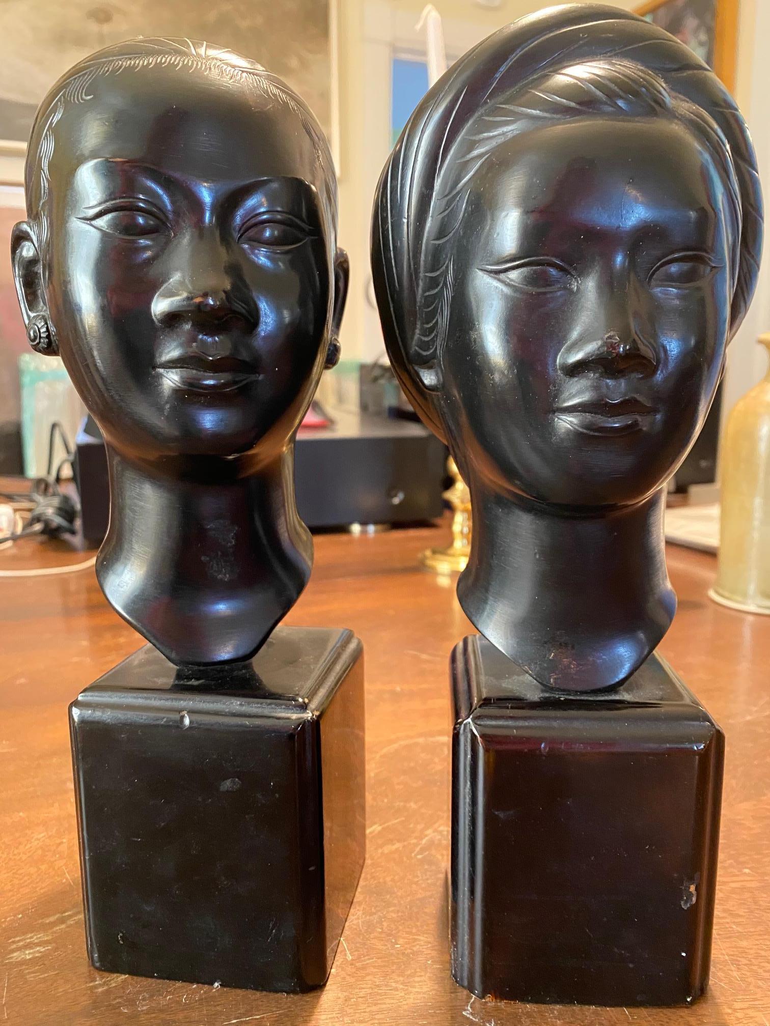 Due busti in bronzo di ragazze in vendita 8