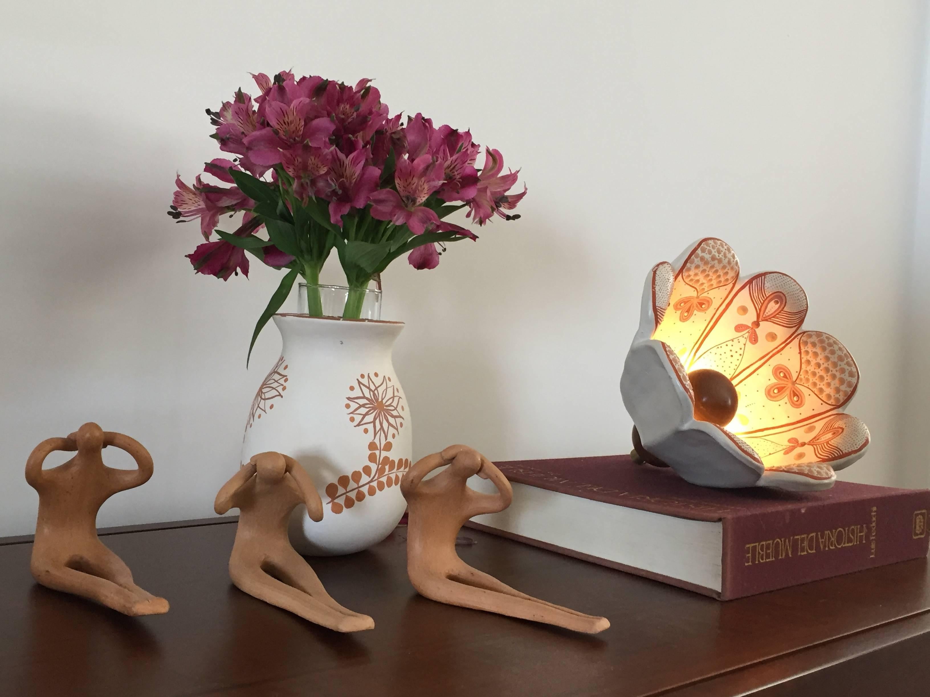 Hardwood Ni Table Lamp in Ceramic and Wood