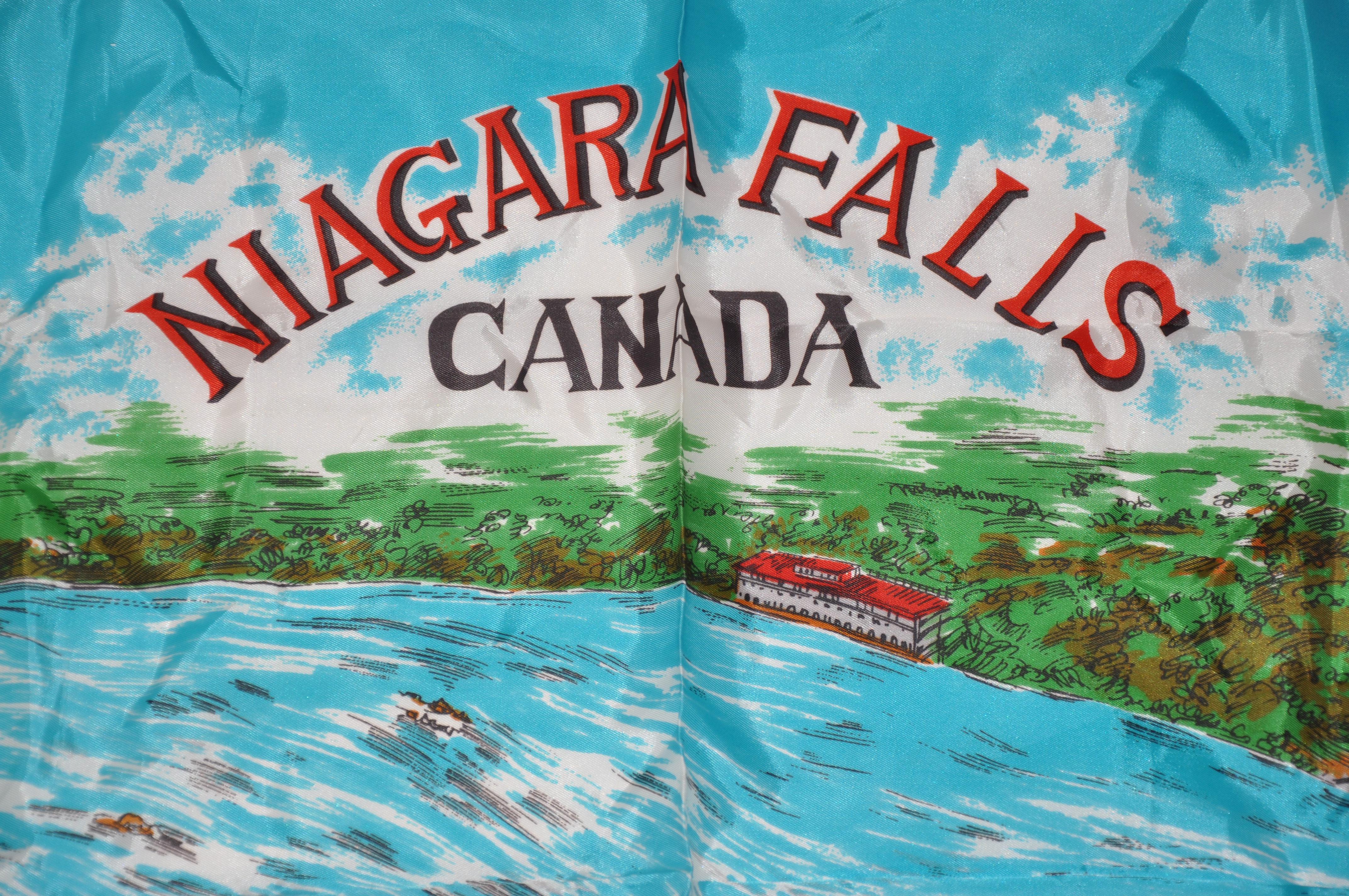 Écharpe « Niagara Falls » aux détails merveilleusement vifs Bon état - En vente à New York, NY