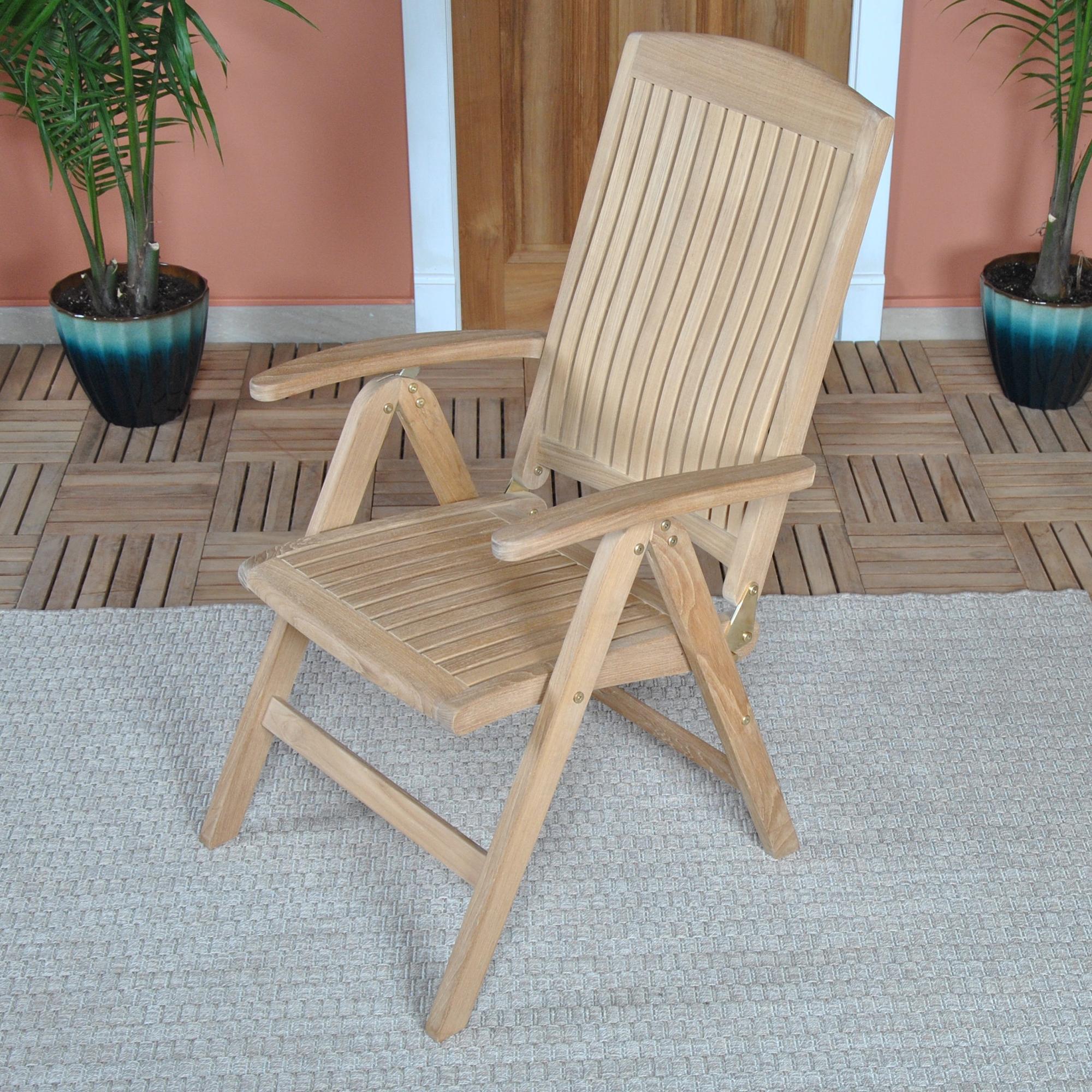 Der Niagara Teak Cornwall Chair ist ein massiver Klappstuhl aus Teakholz, der sich sowohl für den Innen- als auch für den Außenbereich eignet. Die raffiniert gestaltete Rückenlehne des Stuhls verfügt über verschiedene Ruhepositionen, so dass Sie den