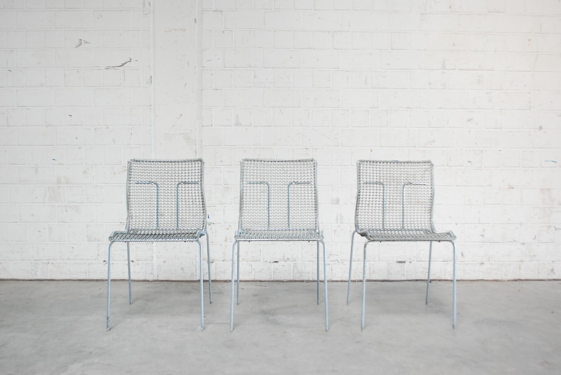 This chair was designed by architect and designer Niall O'Flynn for Dutch manufacturer spectrum in the year 1997.
It was produced for a short period of 4 years.
The chair is rare and a unique piece of Dutch design.
It has a tubular galvanized