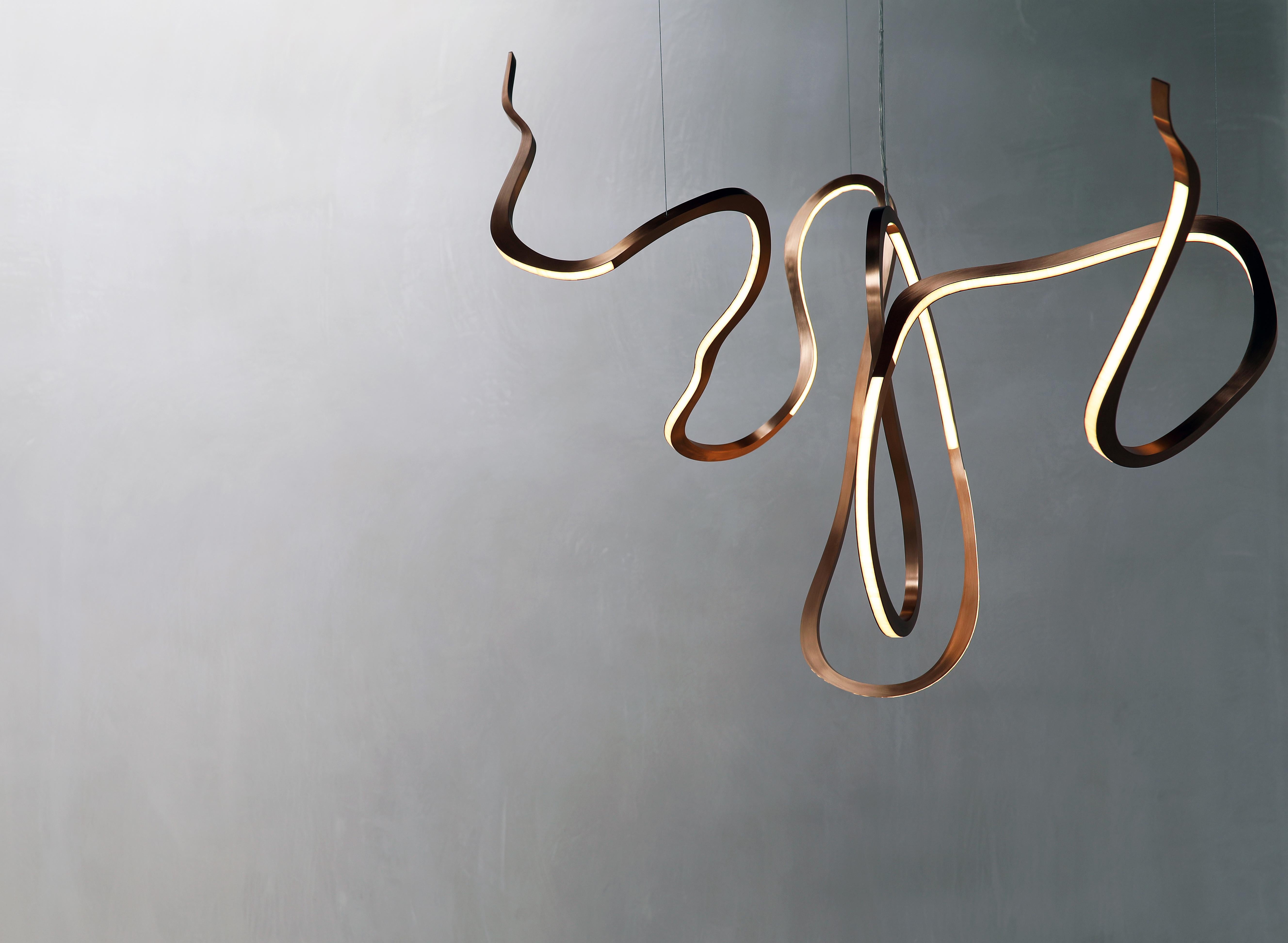 Niamh Barry, Artist's Hand IV, sculpture lumineuse suspendue, Irlande, 2020 en vente 1