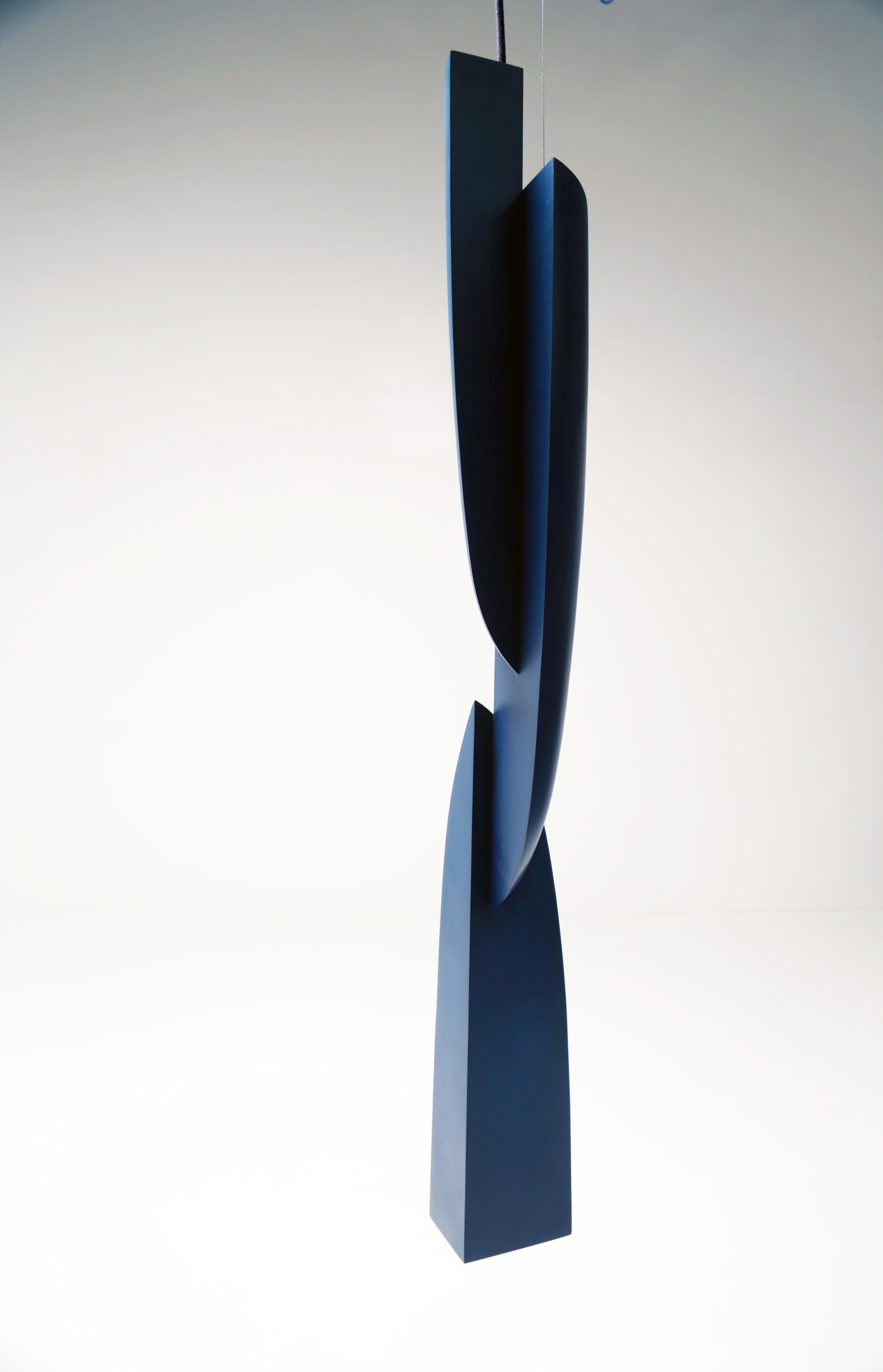 Niamh Barry, „Hung Hull“, Hängeleuchten-Skulptur aus Bronze, Irland, 2020 (Patiniert) im Angebot