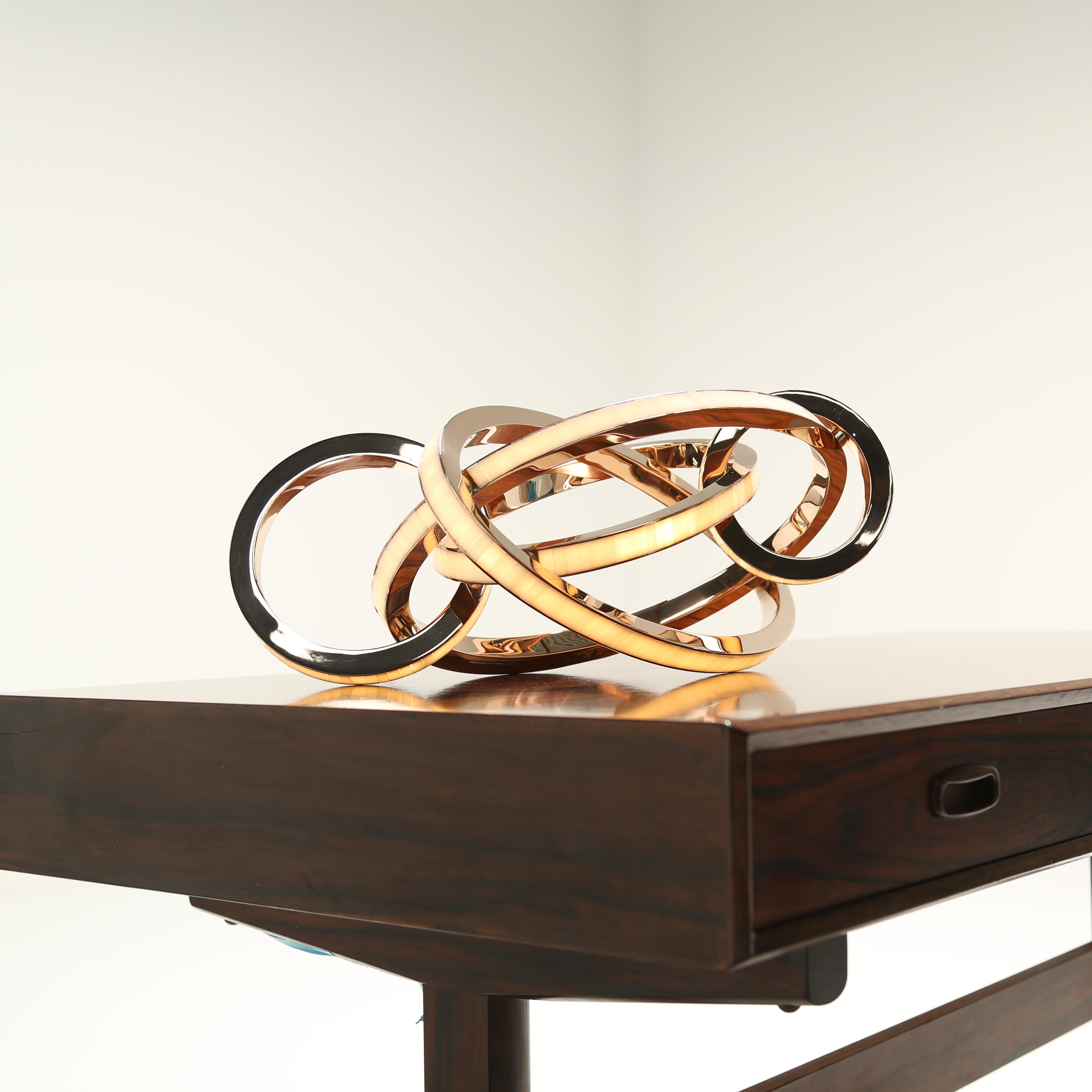 Niamh Barry, „Knotted“, Lichtskulptur, Irland, 2015 (21. Jahrhundert und zeitgenössisch) im Angebot