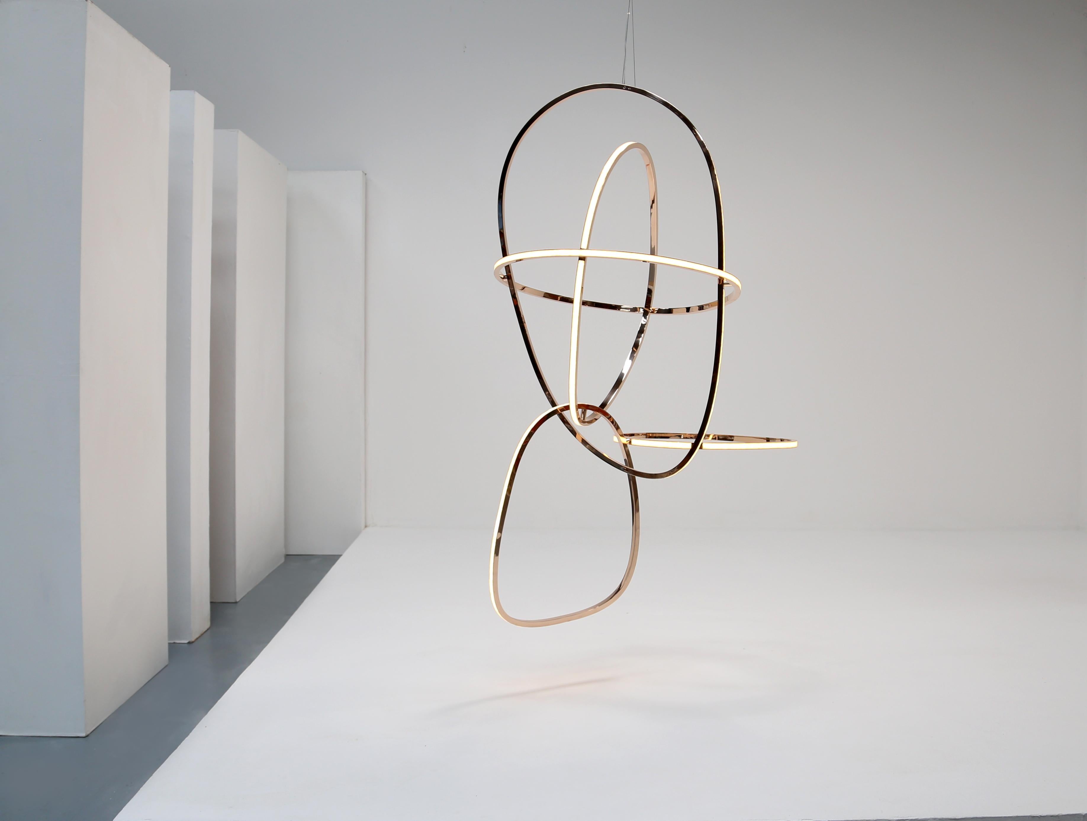 Niamh Barry, „ „Tilted Head II“, Hängeleuchte-Skulptur, Irland, 2016 (Irisch) im Angebot